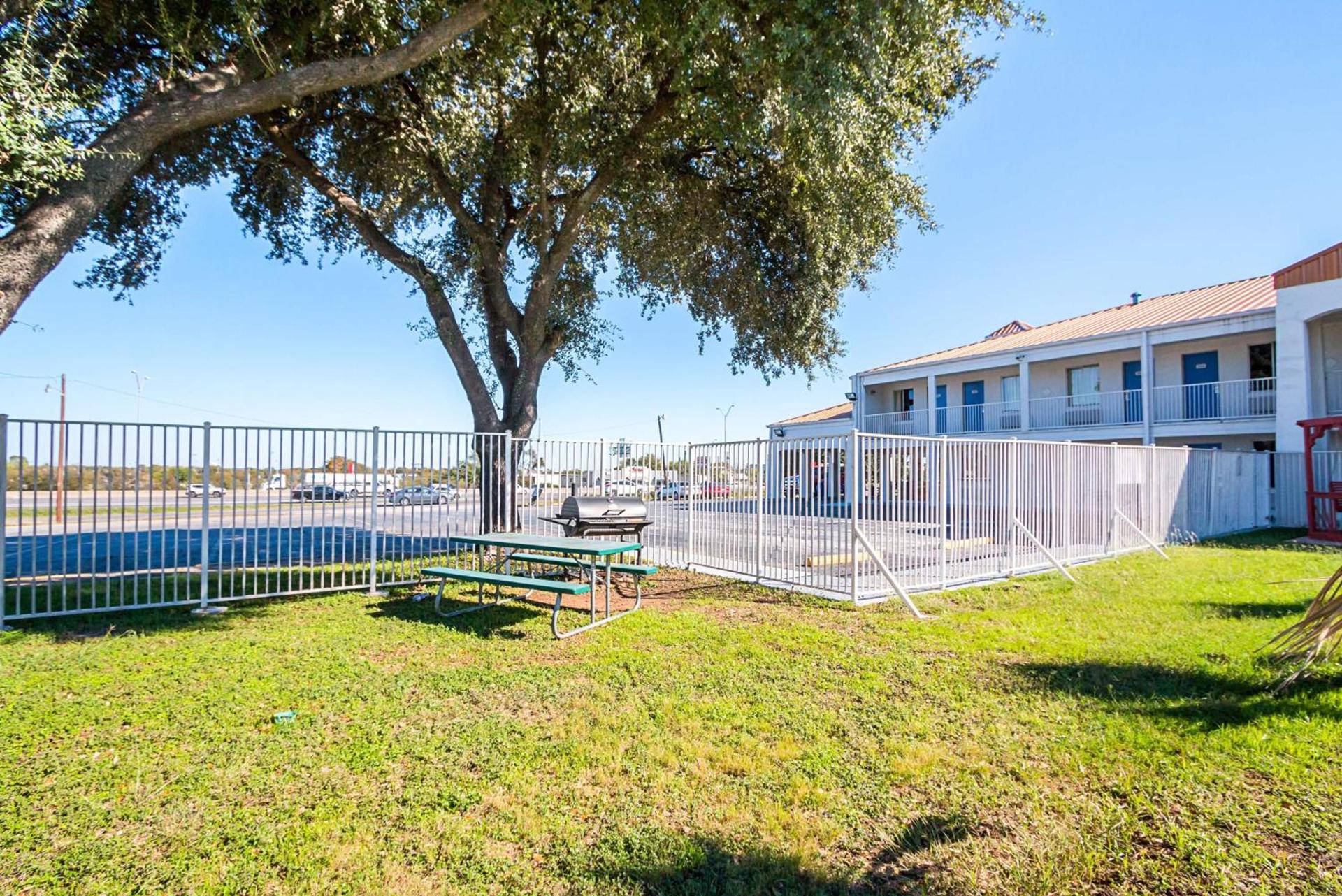 Motel 6-Round Rock, TX photo 41