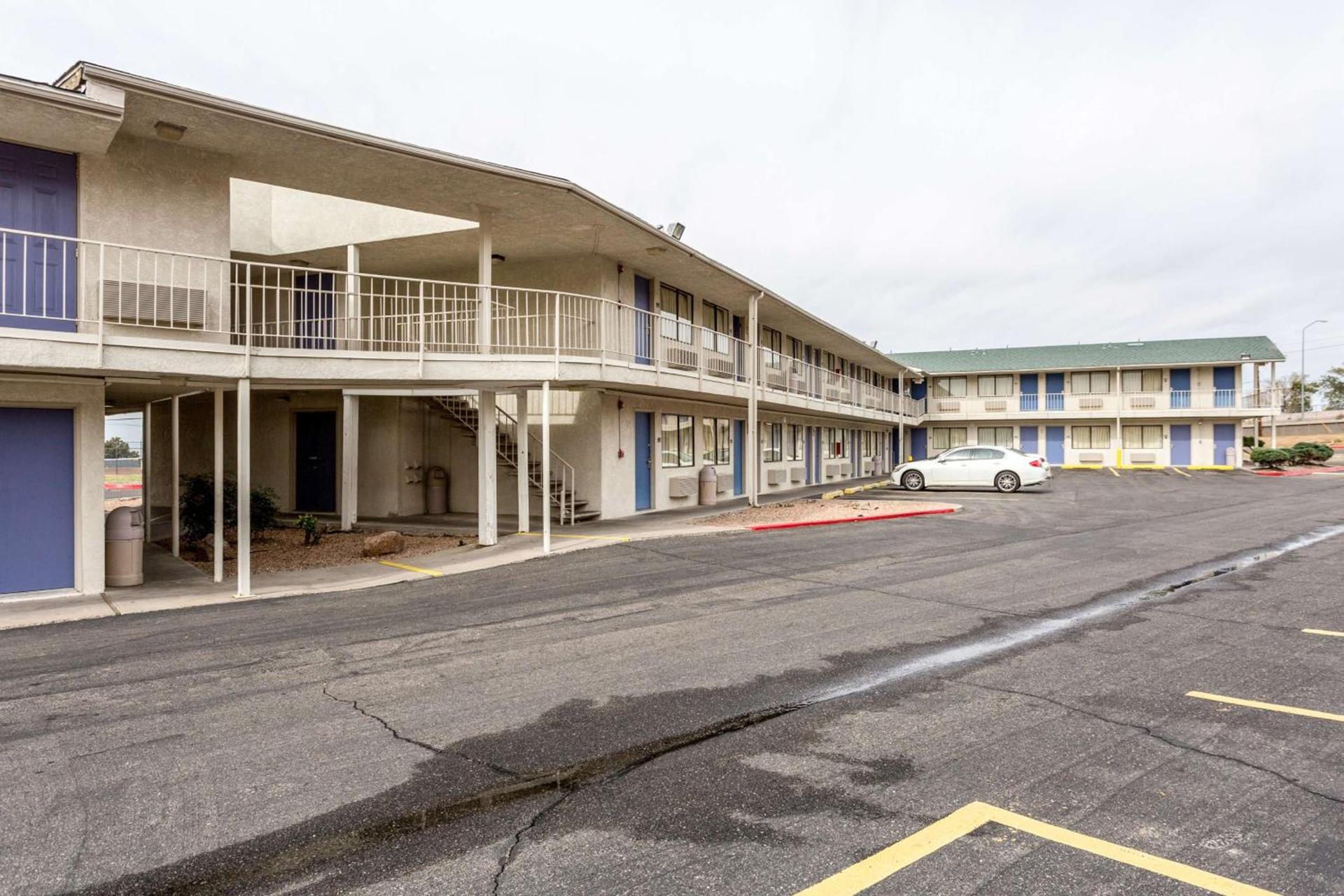 Motel 6 Albuquerque Northeast photo 2