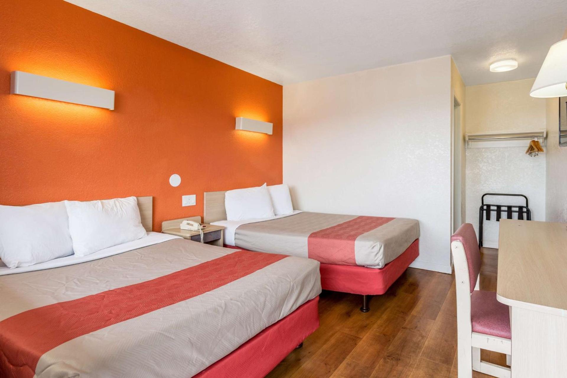 Motel 6 Albuquerque Northeast photo 14