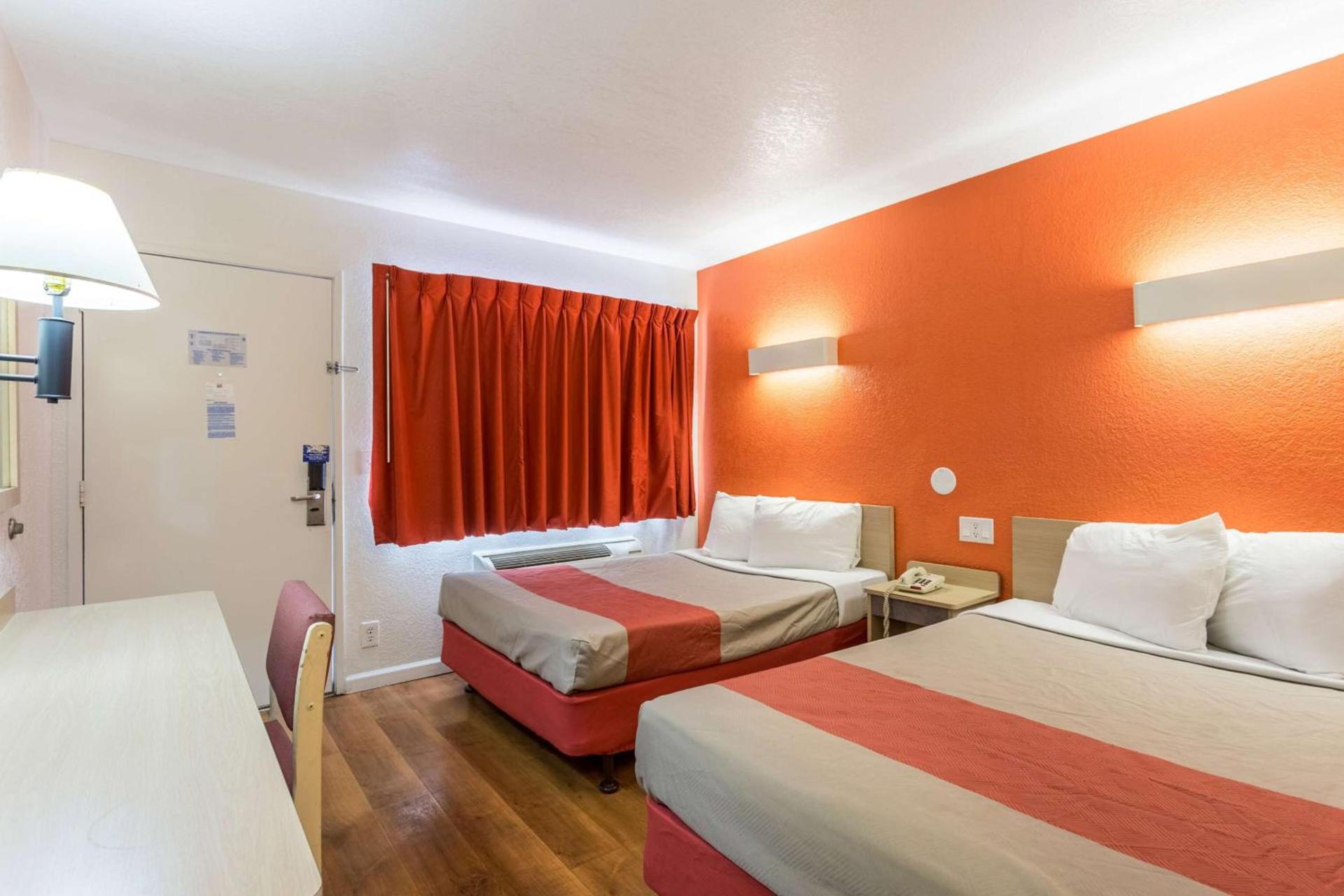 Motel 6 Albuquerque Northeast photo 15