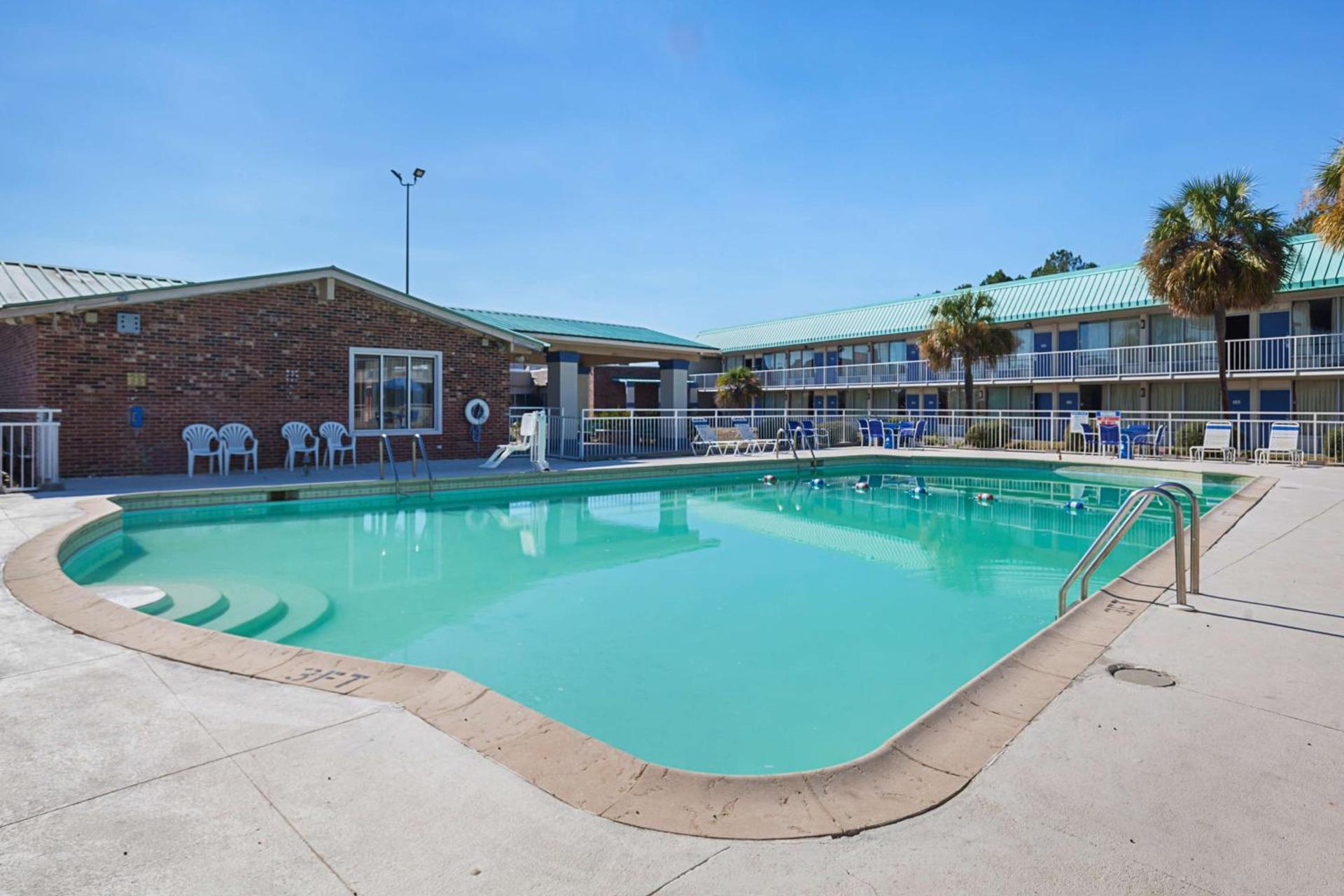 Motel 6-Tifton, GA photo 8