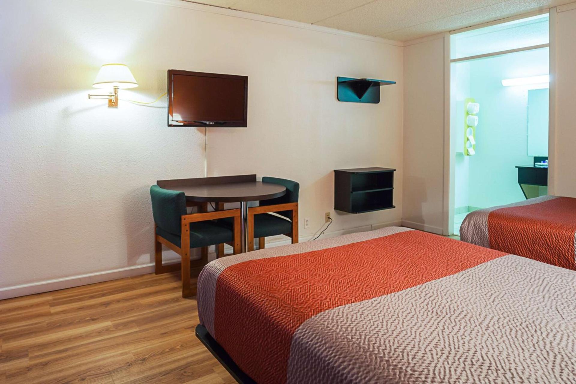 Motel 6-Tifton, GA photo 25