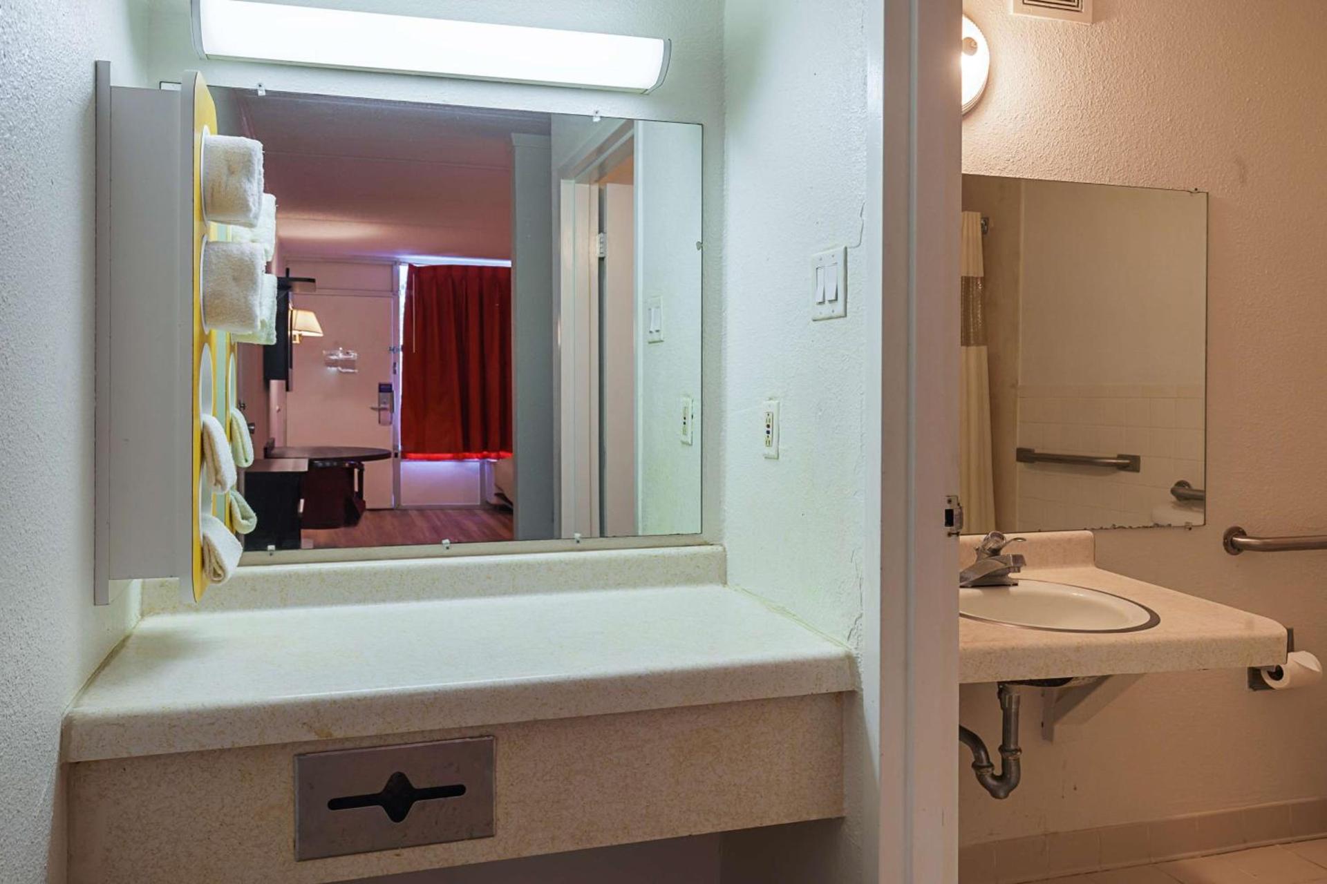Motel 6-Tifton, GA photo 30