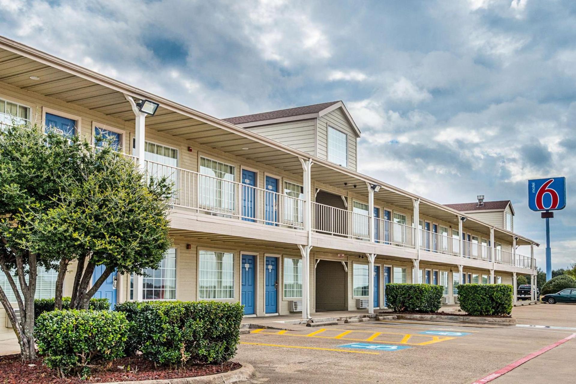 Motel 6-Waxahachie, TX photo 2