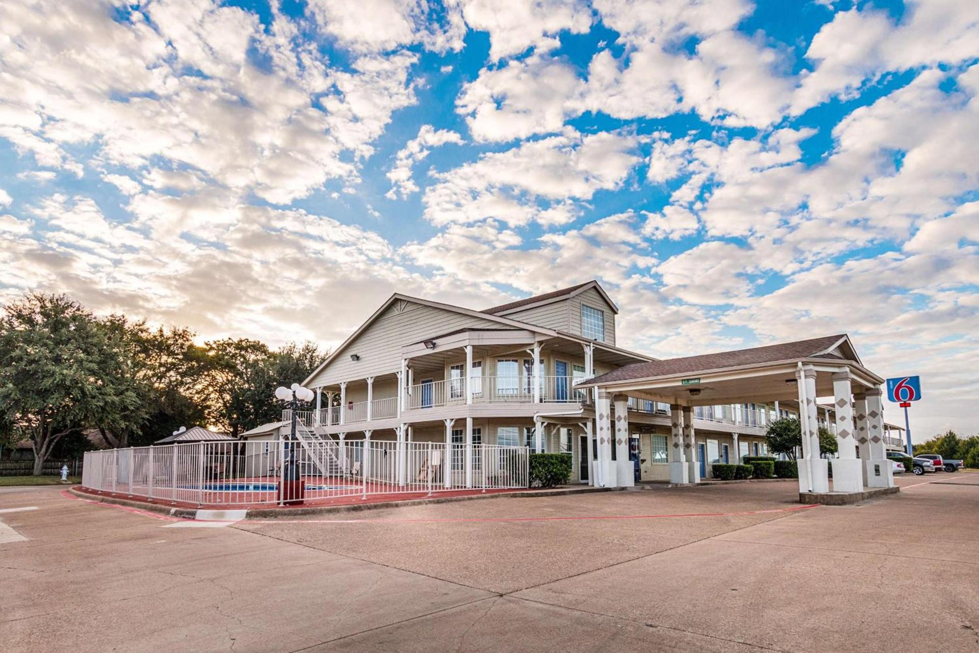 Motel 6-Waxahachie, TX photo 3