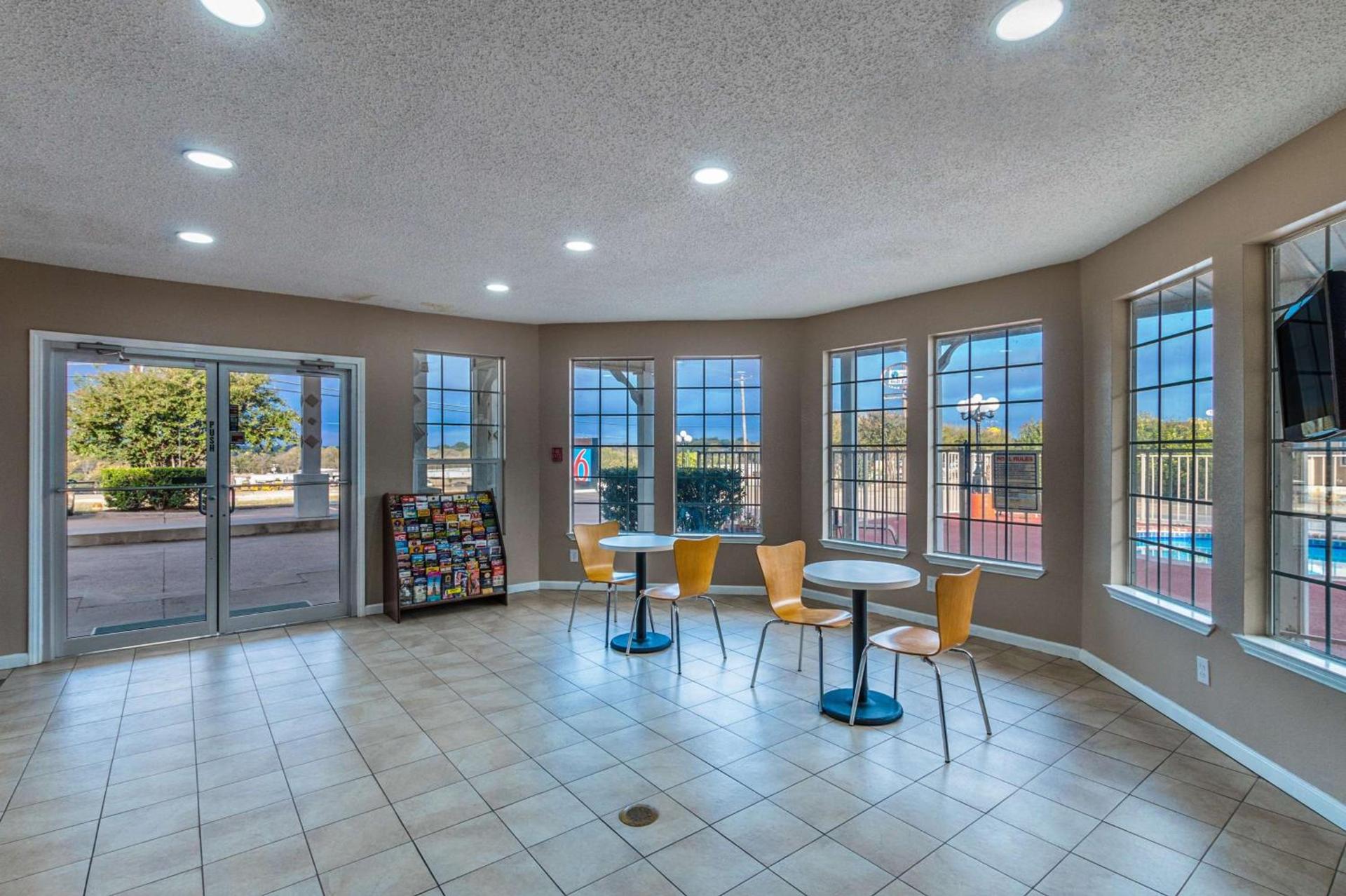 Motel 6-Waxahachie, TX photo 24