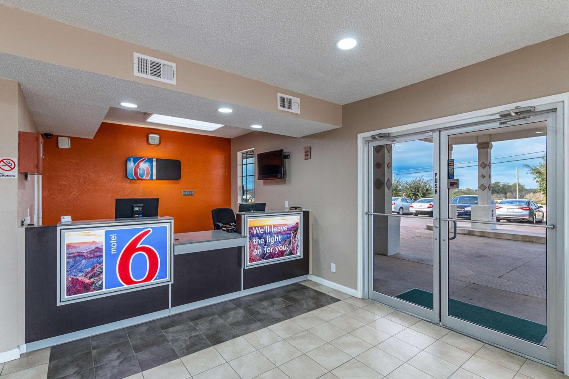 Motel 6-Waxahachie, TX photo 28