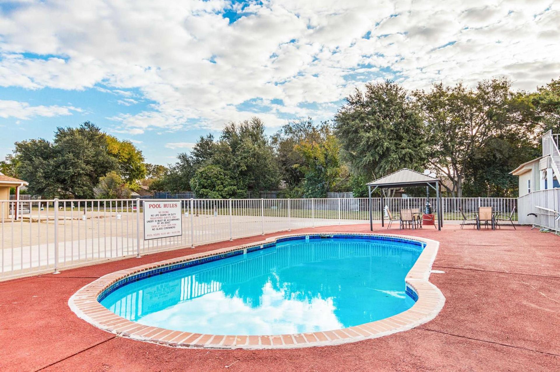 Motel 6-Waxahachie, TX photo 9