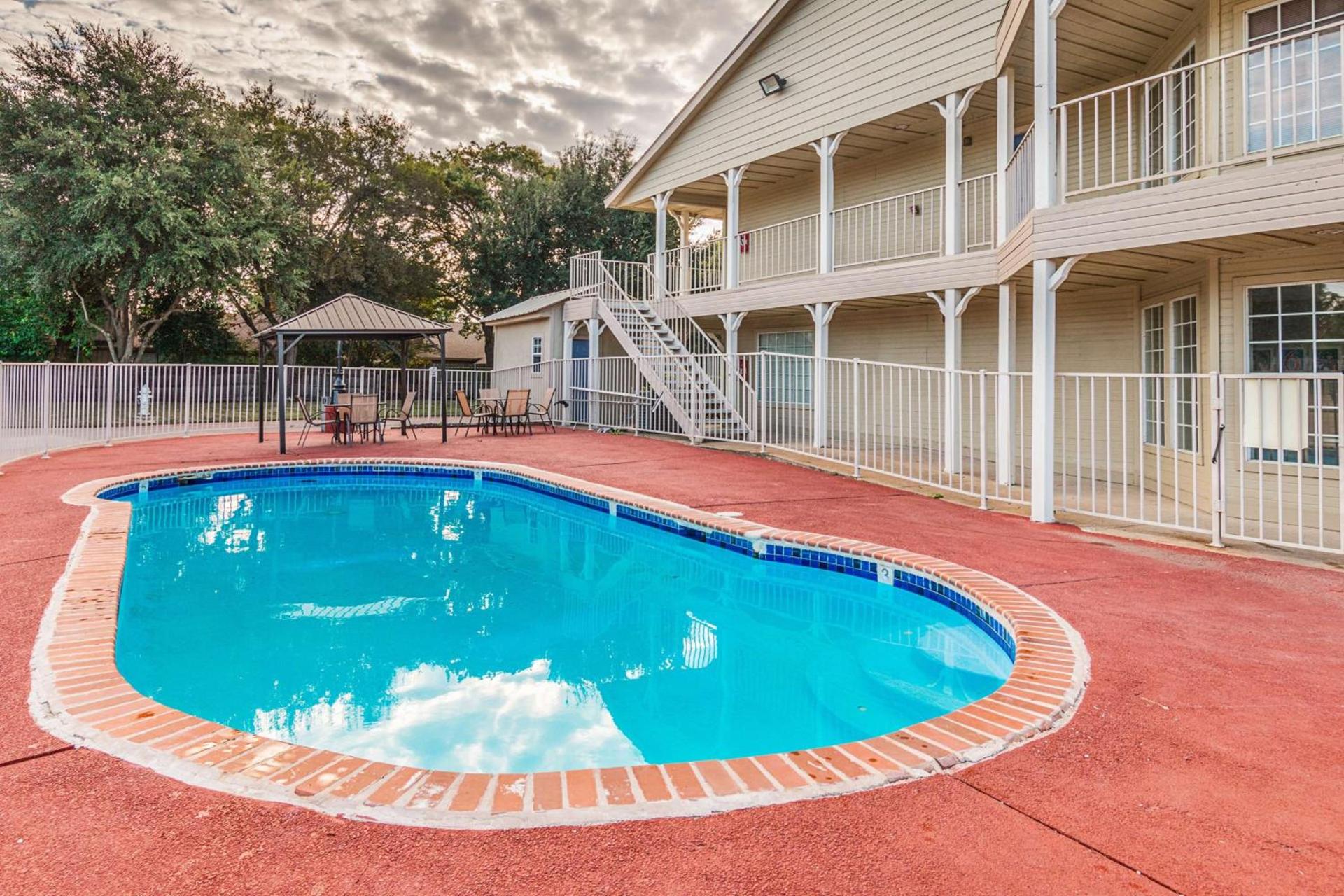 Motel 6-Waxahachie, TX photo 10