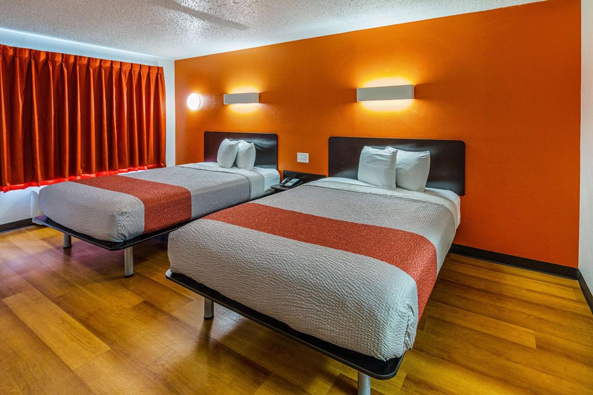Motel 6-Waxahachie, TX photo 17