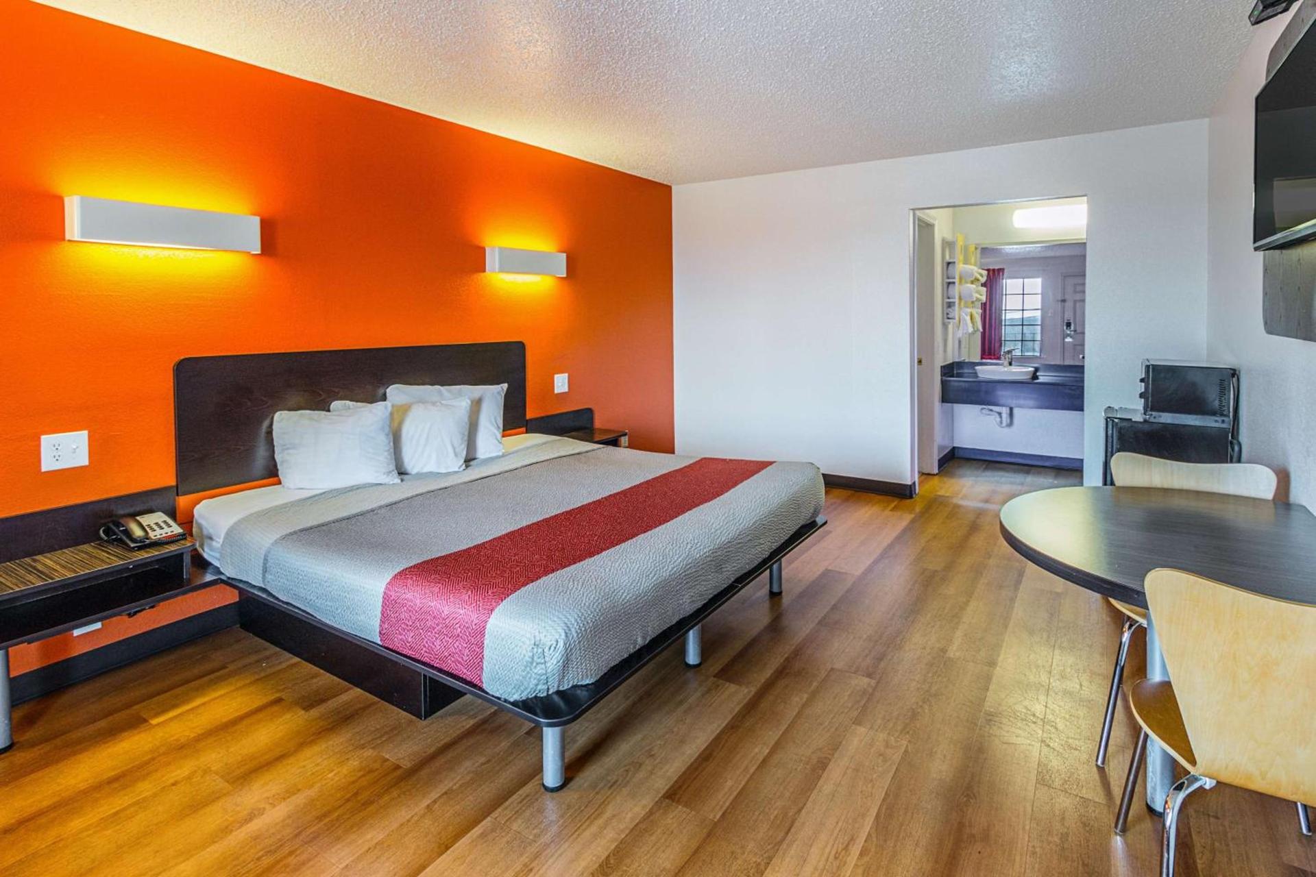 Motel 6-Waxahachie, TX photo 11