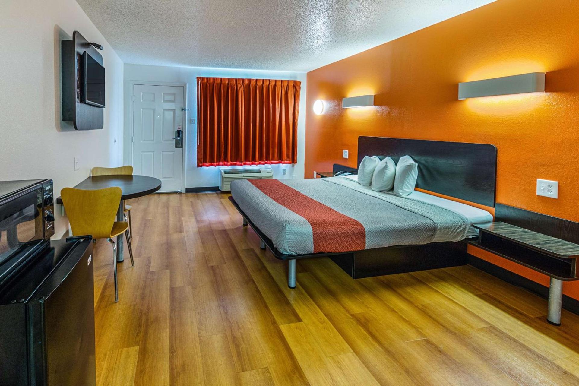 Motel 6-Waxahachie, TX photo 13