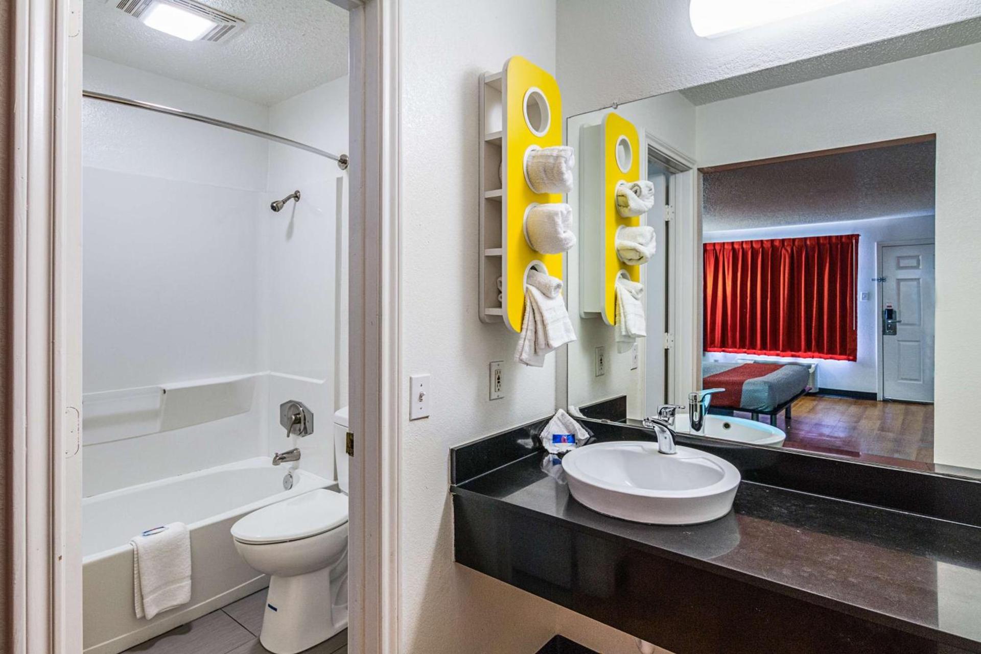 Motel 6-Waxahachie, TX photo 20