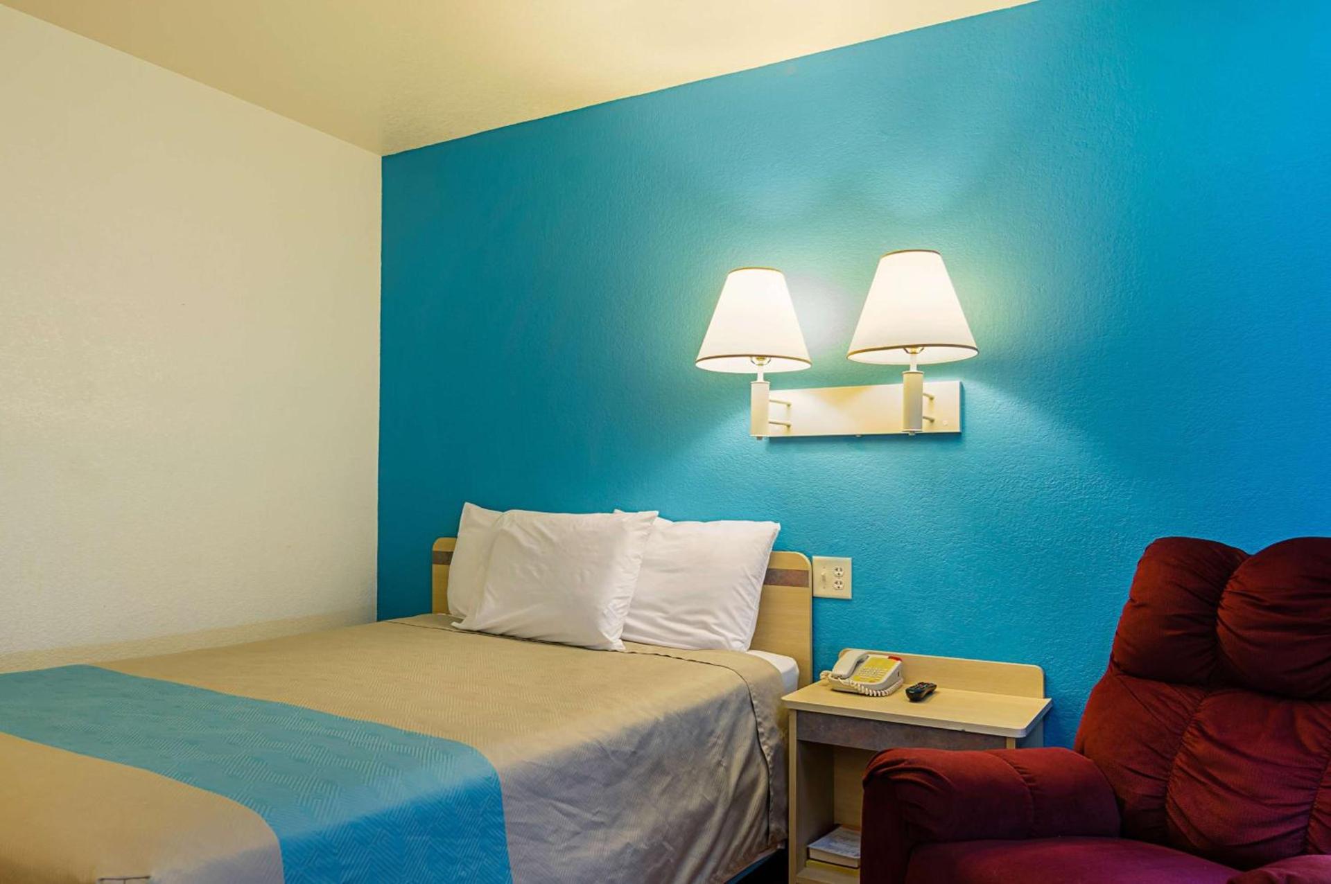 Motel 6-Mitchell, SD photo 20