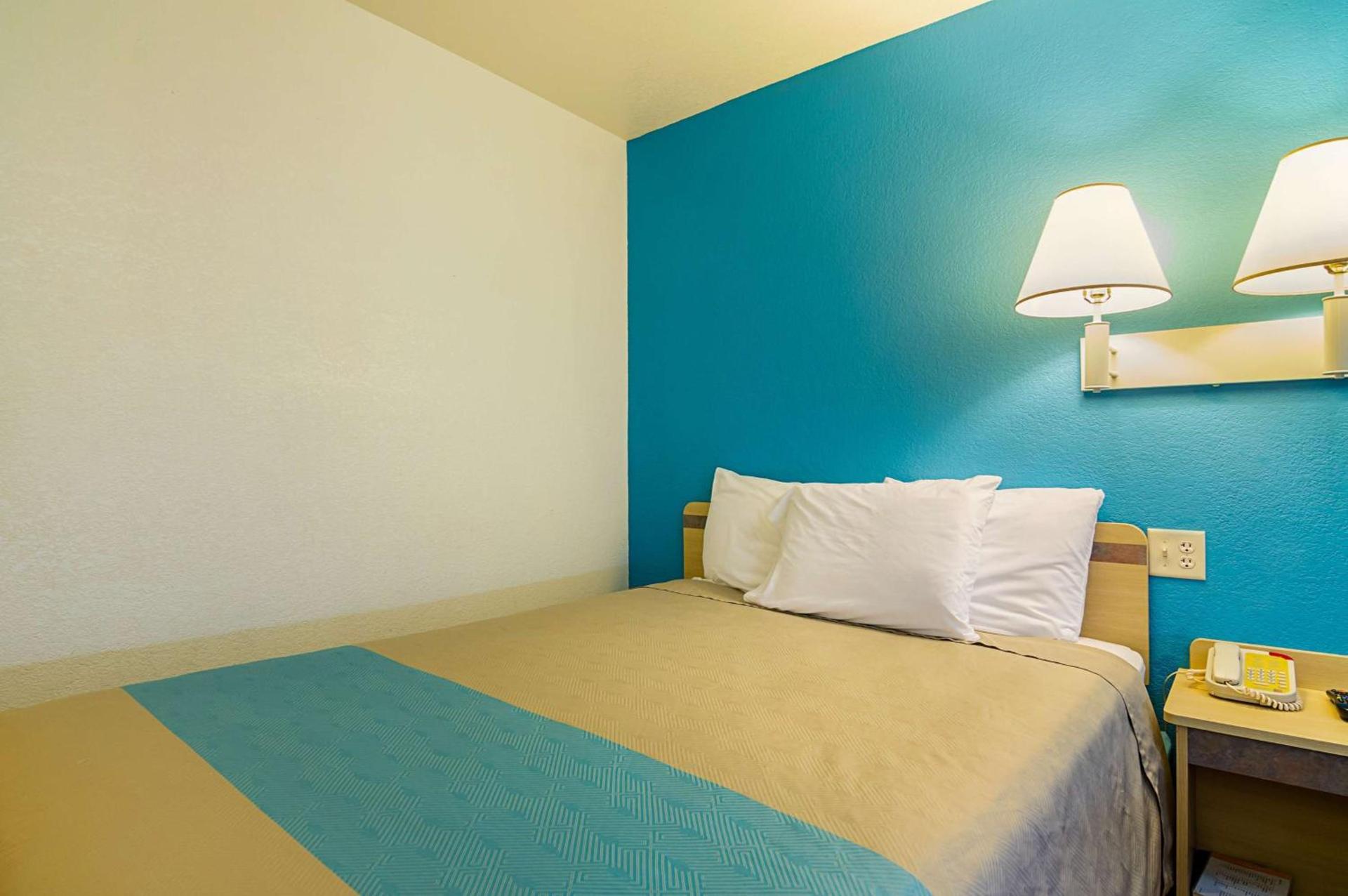 Motel 6-Mitchell, SD photo 21