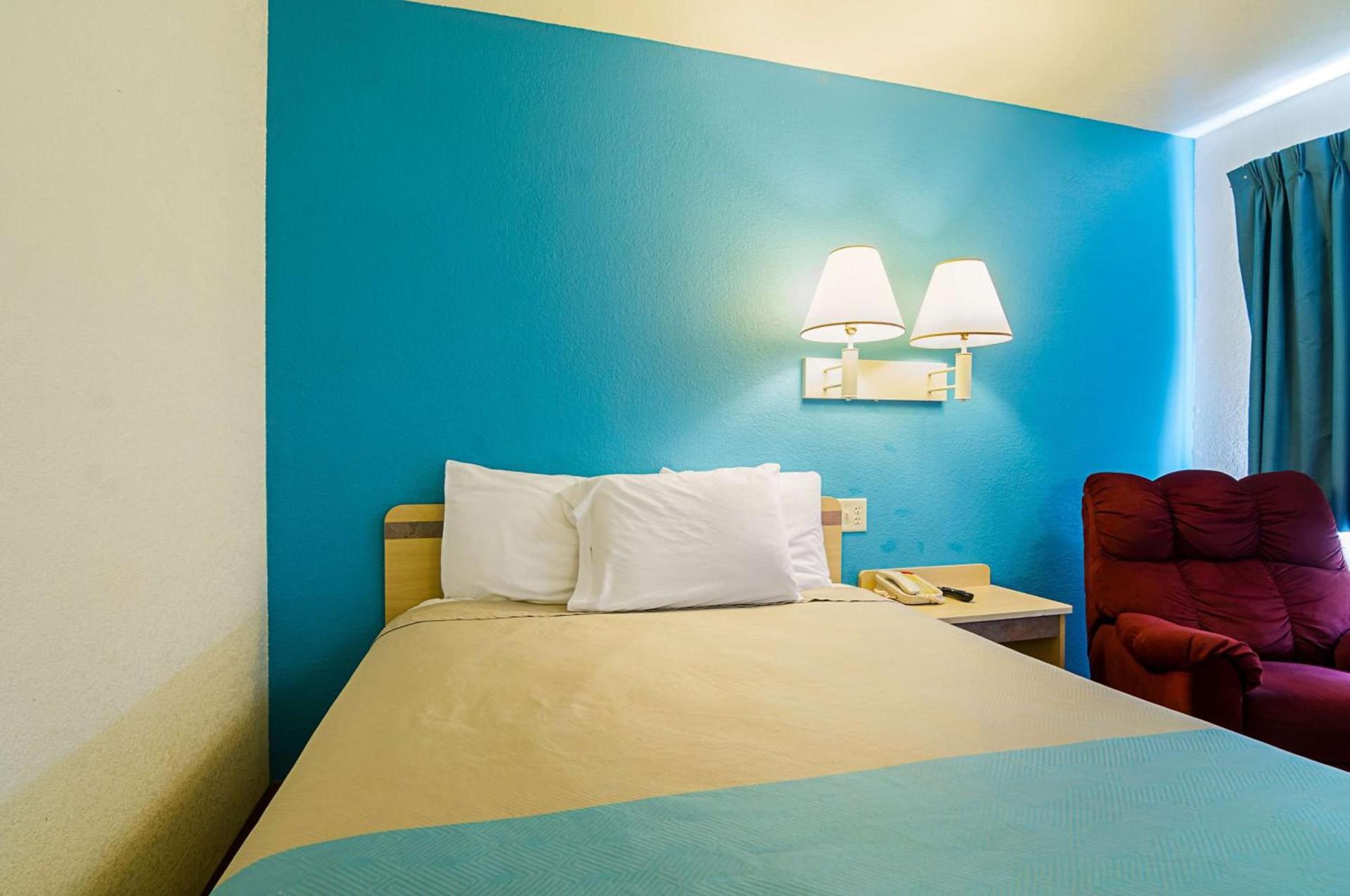 Motel 6-Mitchell, SD photo 13