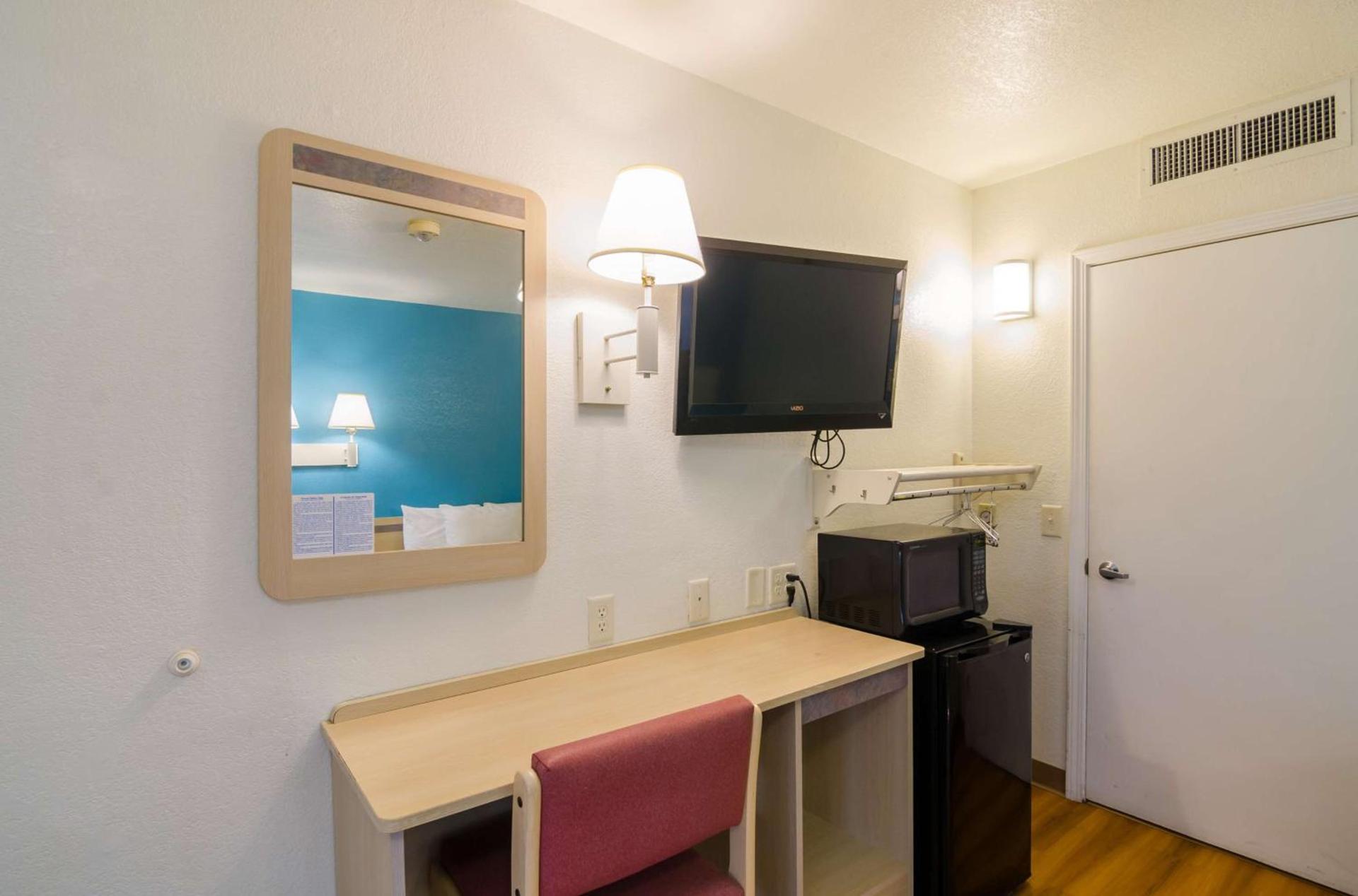 Motel 6-Mitchell, SD photo 19