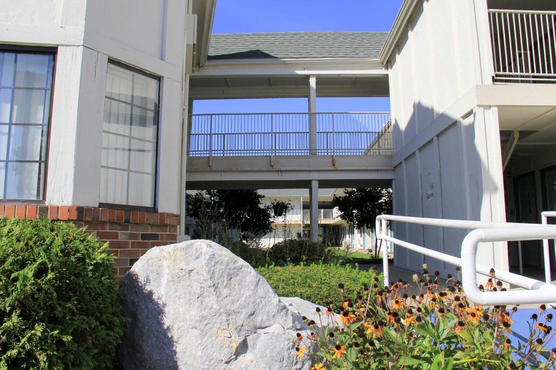 Motel 6-Enfield, CT - Hartford photo 2