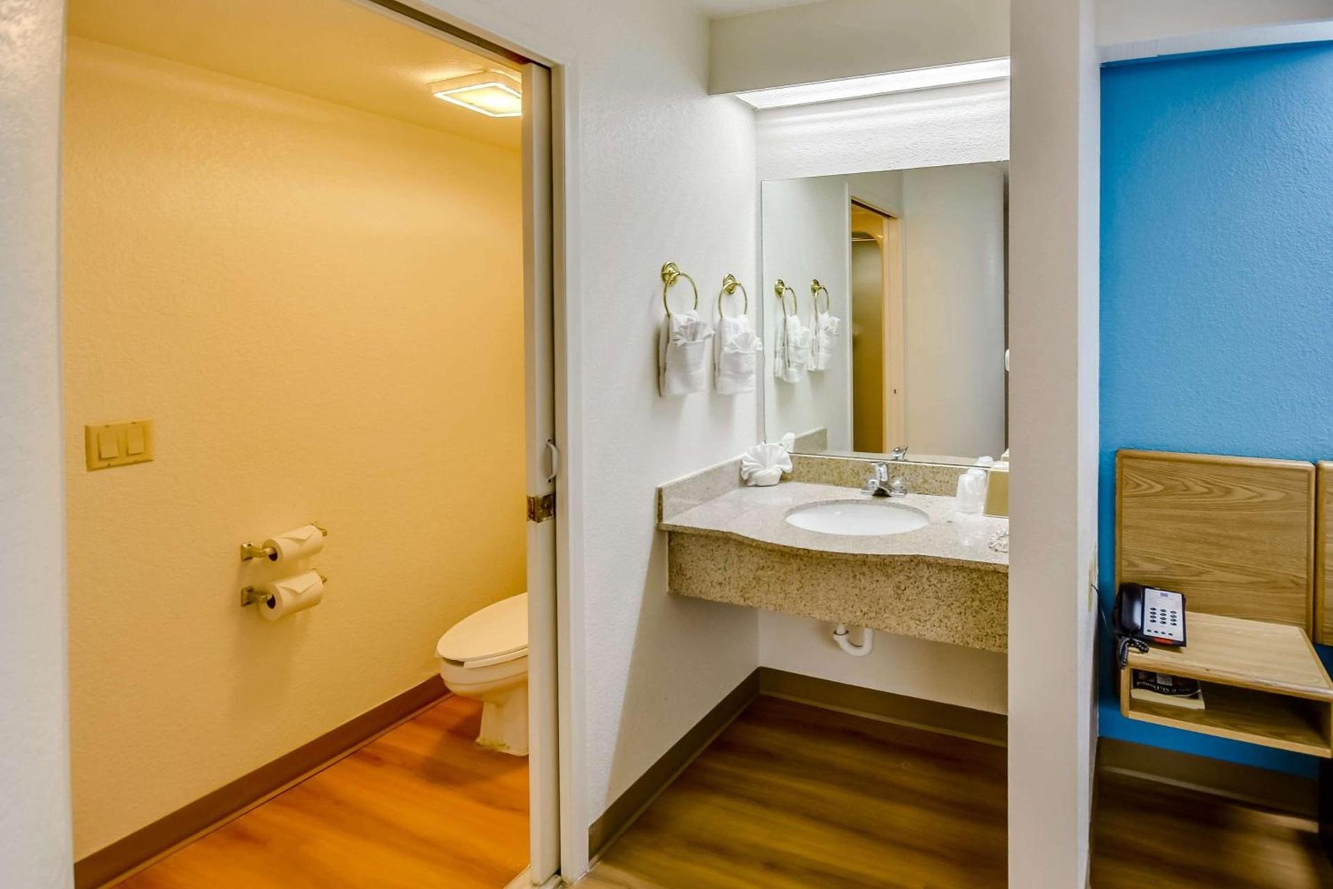 Motel 6-Katy, TX - Houston photo 17