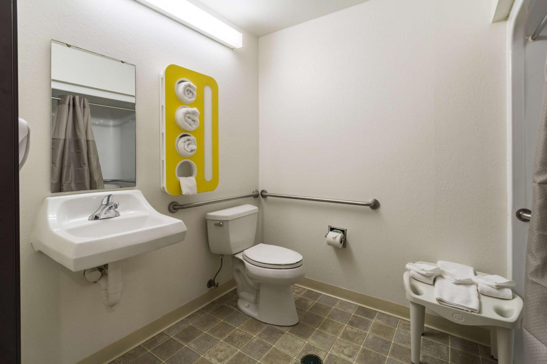 Motel 6-Huron, OH - Sandusky photo 11