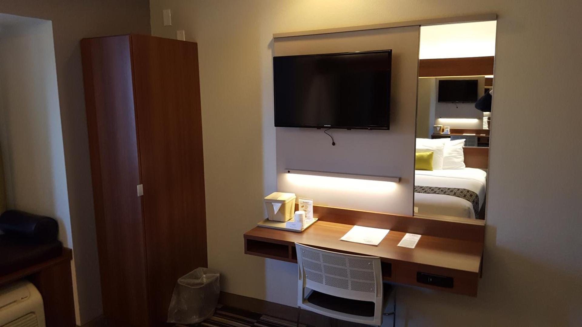 Microtel Inn & Suites by Wyndham Bellevue photo 5