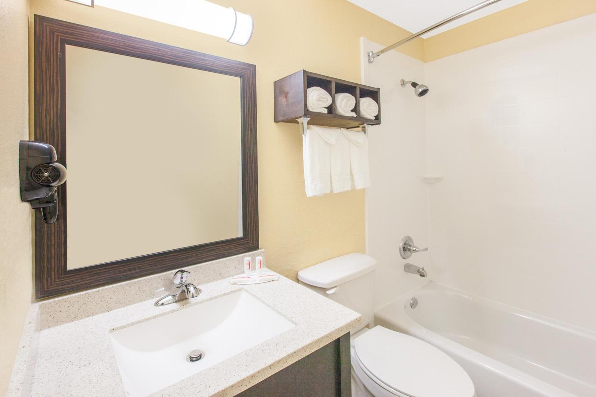 Days Inn by Wyndham Miami photo 17