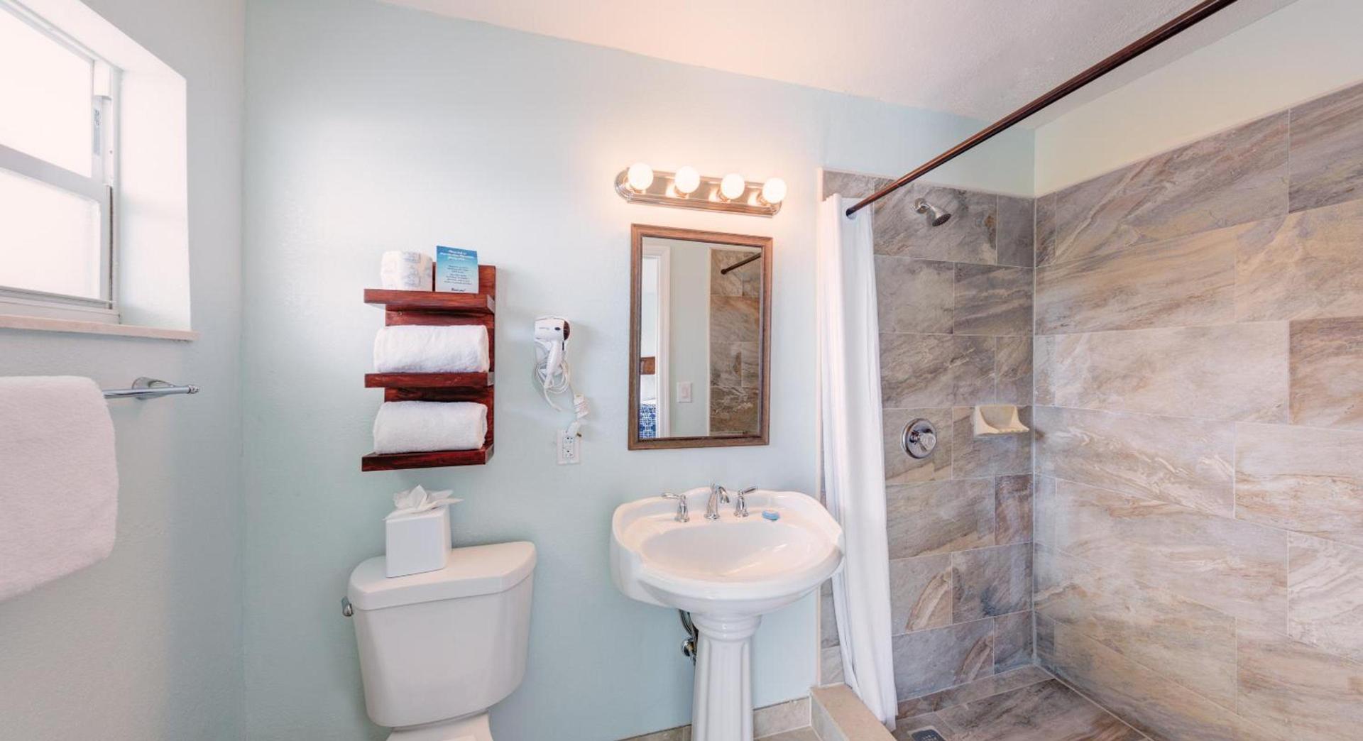 Creekside Inn photo 64