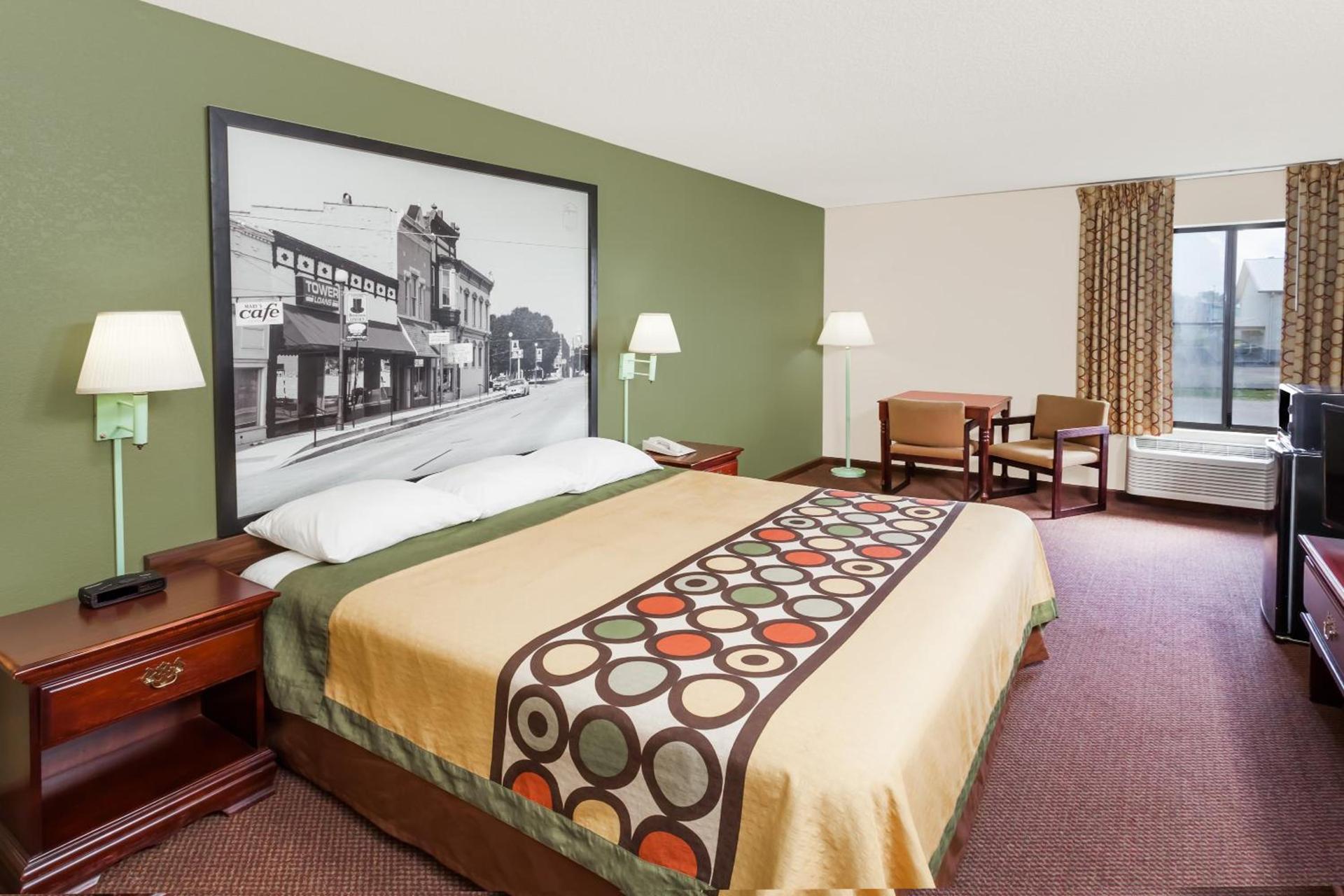 Super 8 by Wyndham Lincoln photo 16