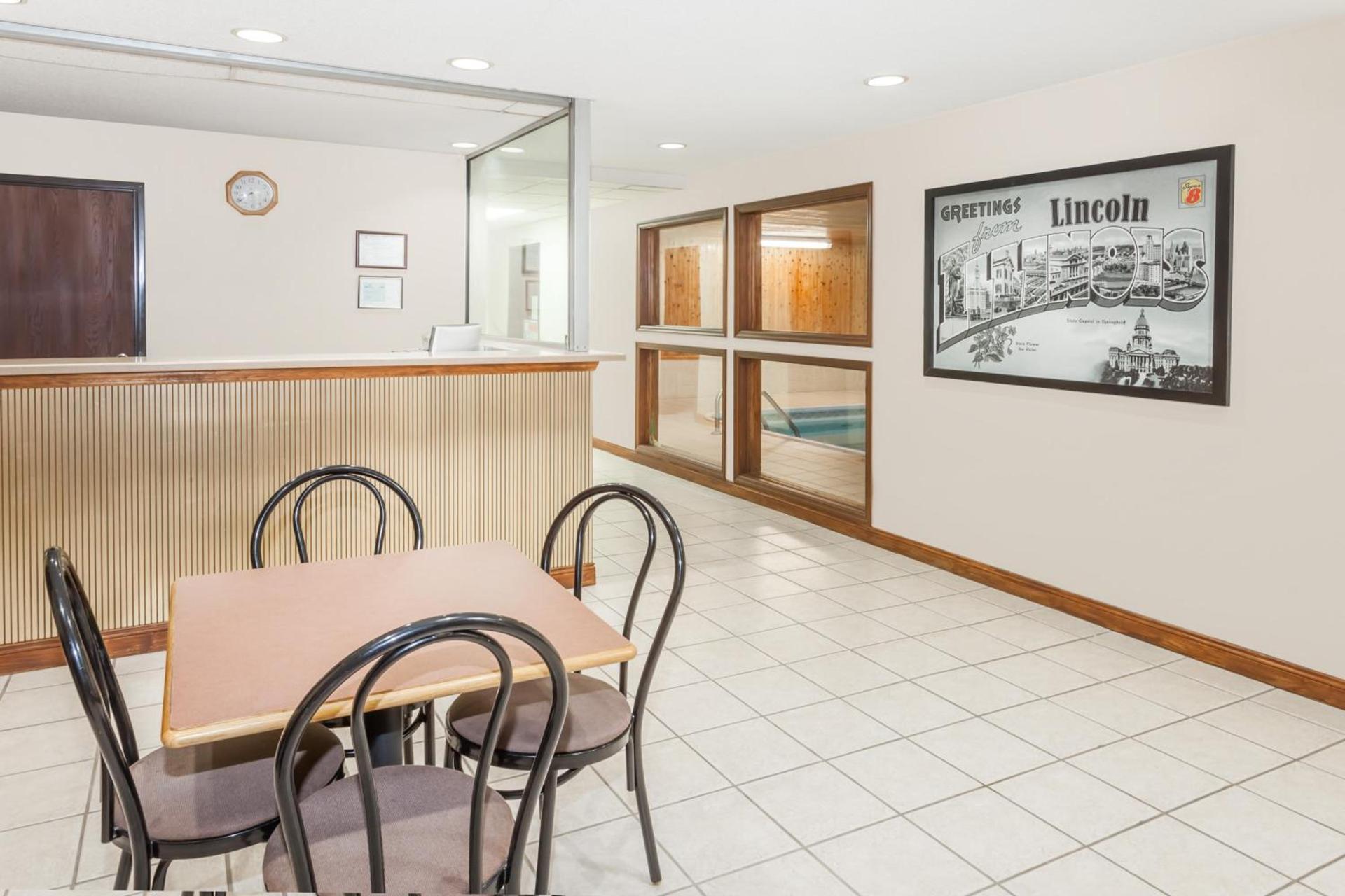 Super 8 by Wyndham Lincoln photo 18