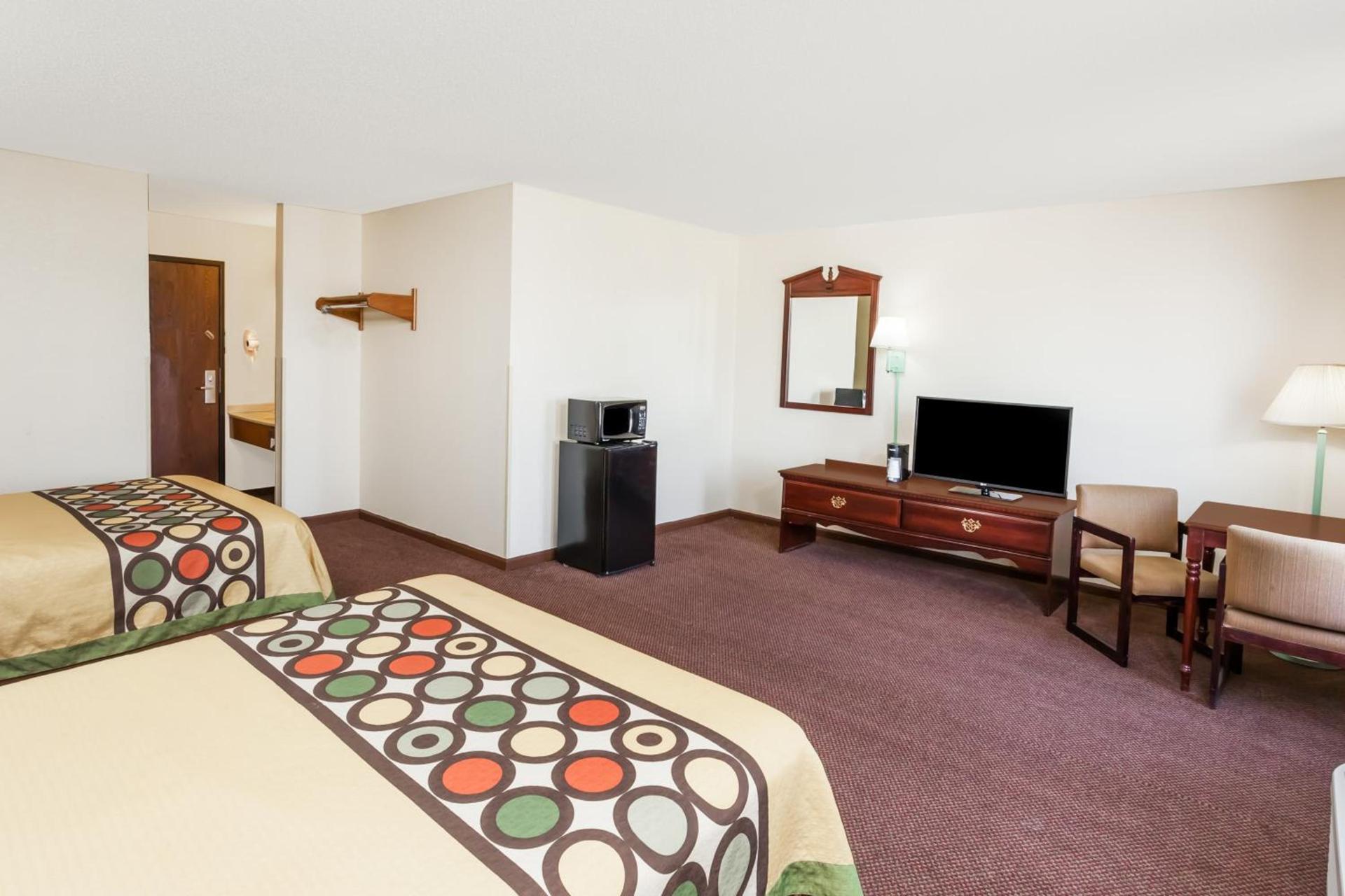 Super 8 by Wyndham Lincoln photo 25