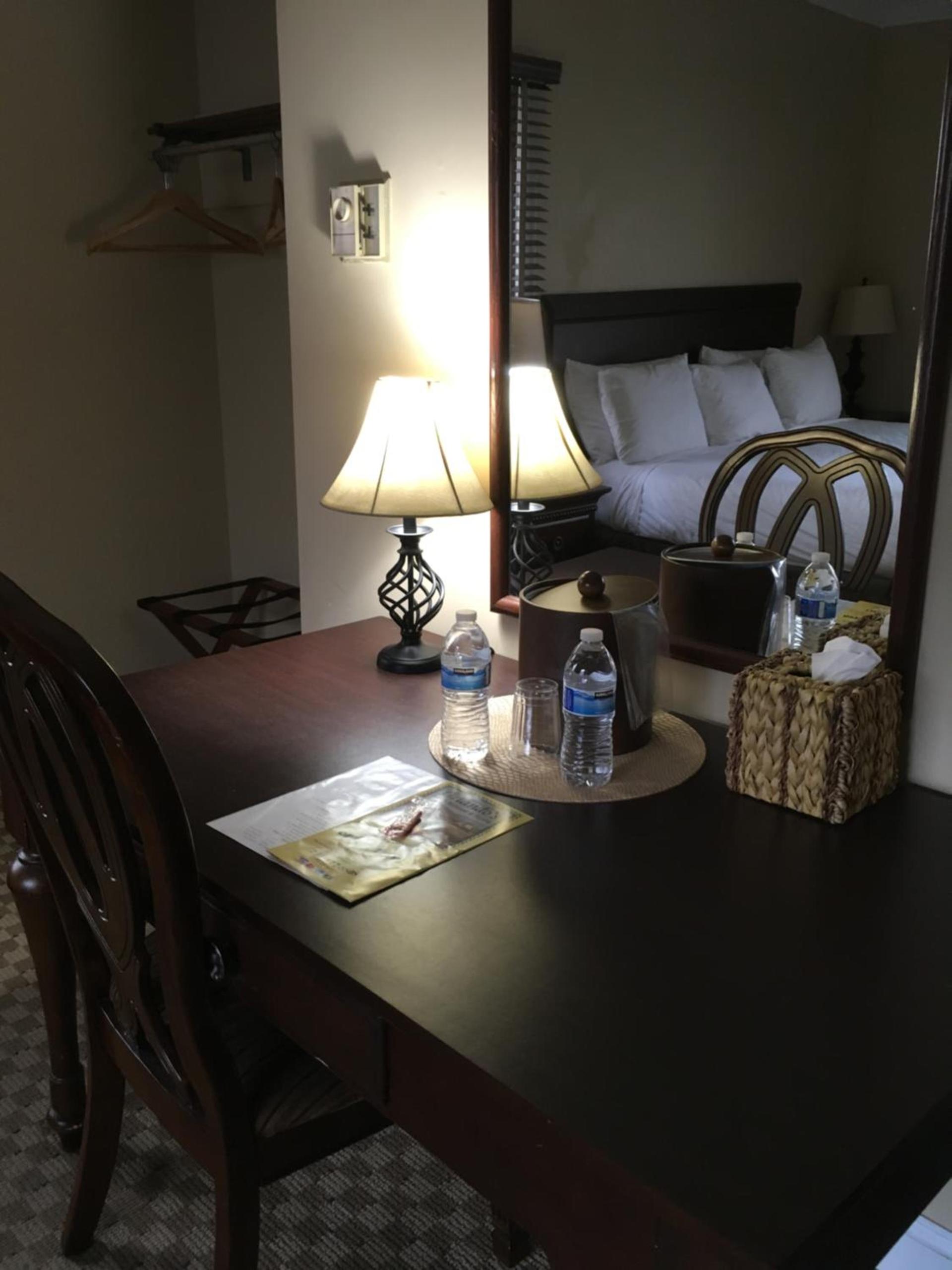 Colts Neck Inn Hotel photo 59
