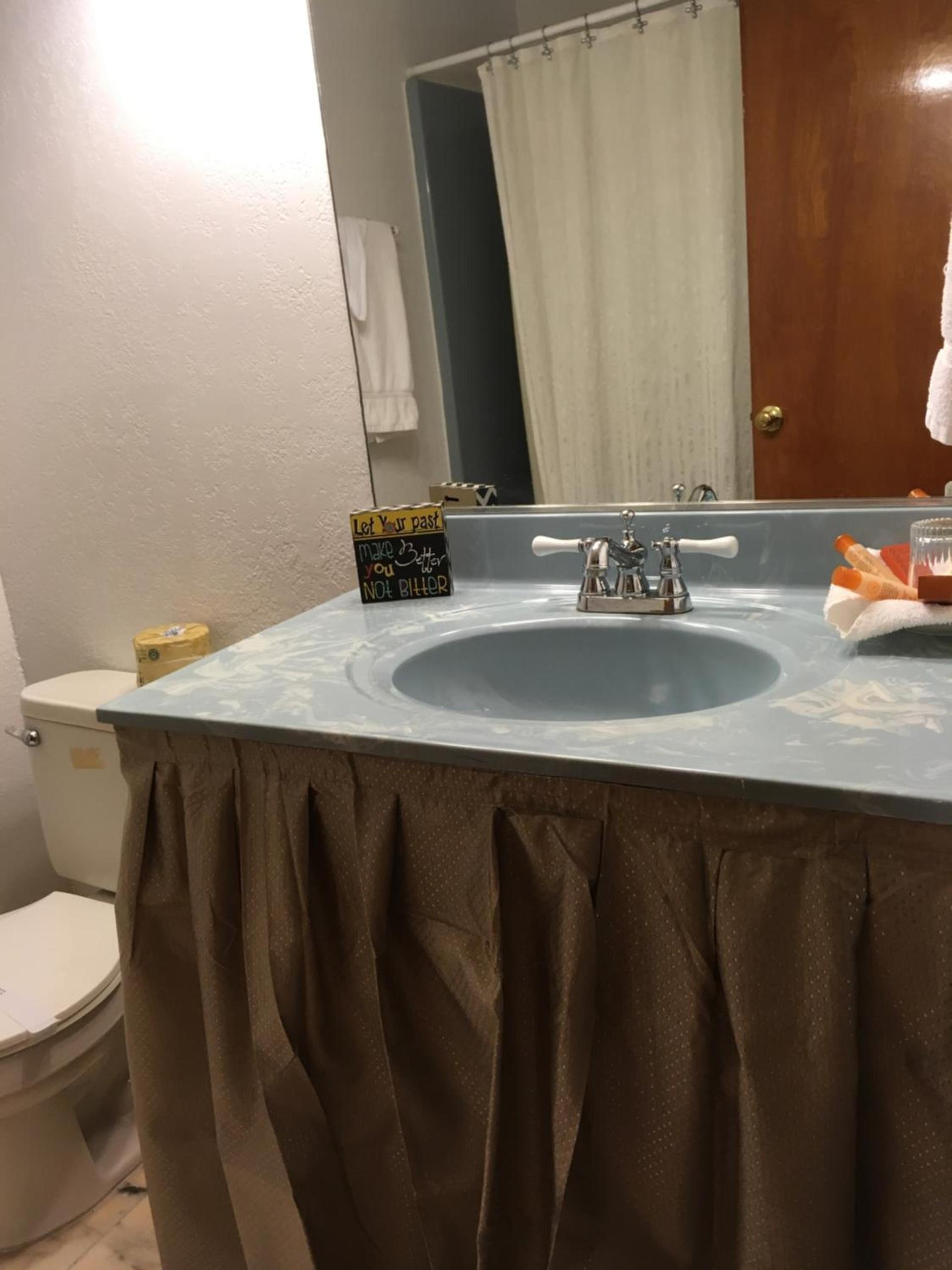 Colts Neck Inn Hotel photo 61
