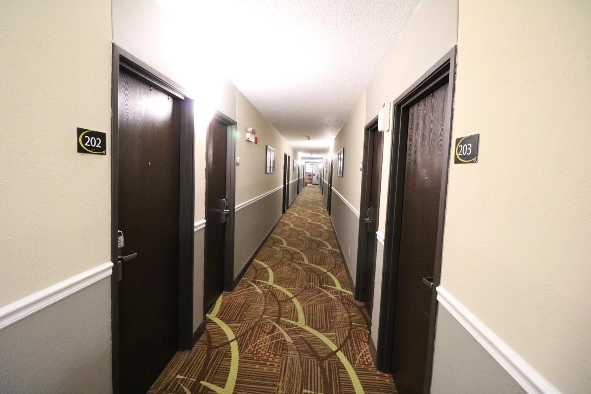 Super 8 by Wyndham Dubuque photo 12