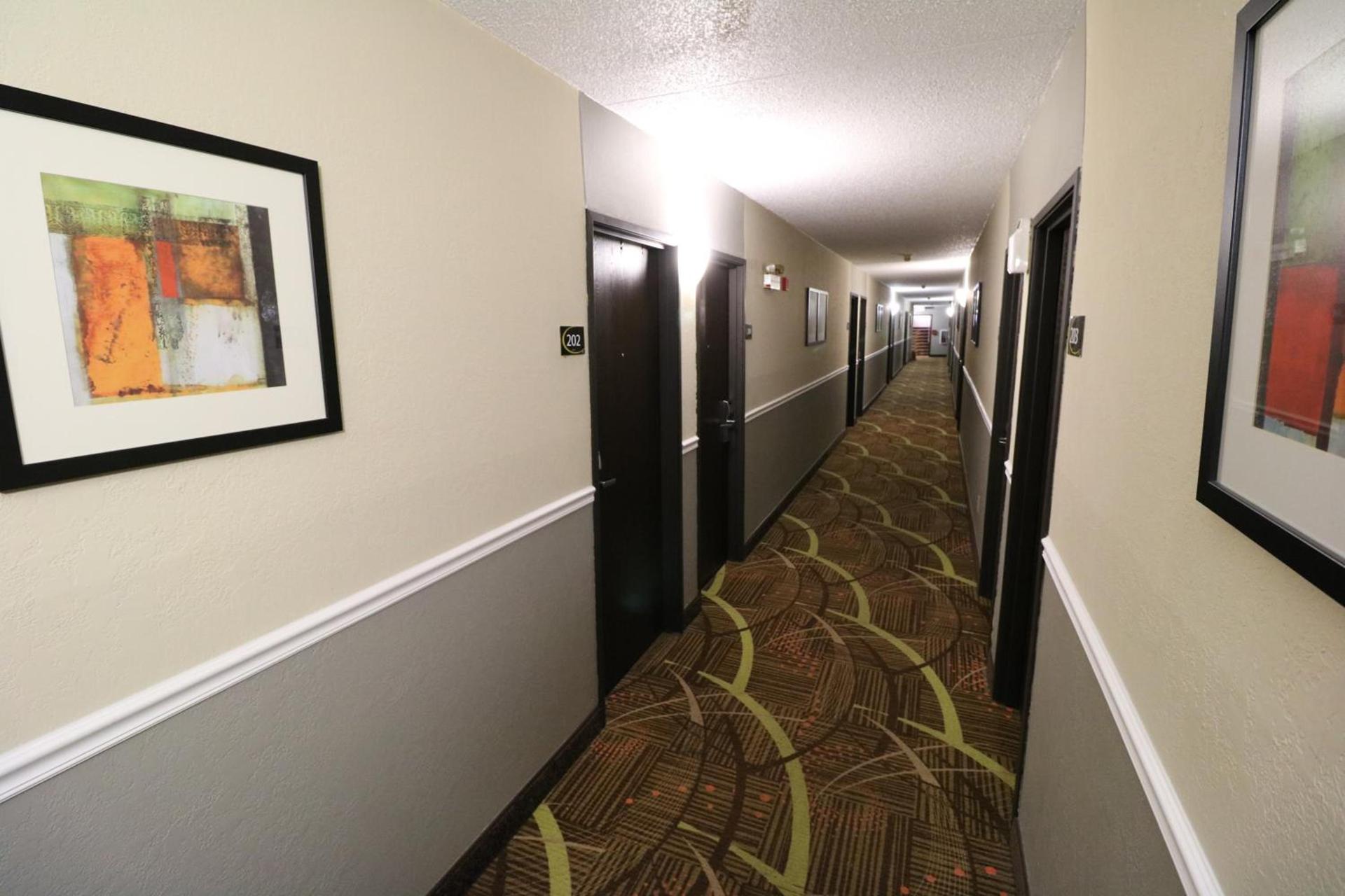 Super 8 by Wyndham Dubuque photo 15