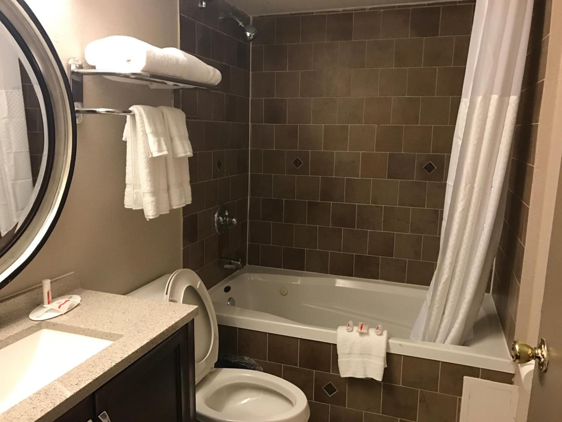 Quality Inn Little Rock on I-30 Near Littlerock airport photo 15