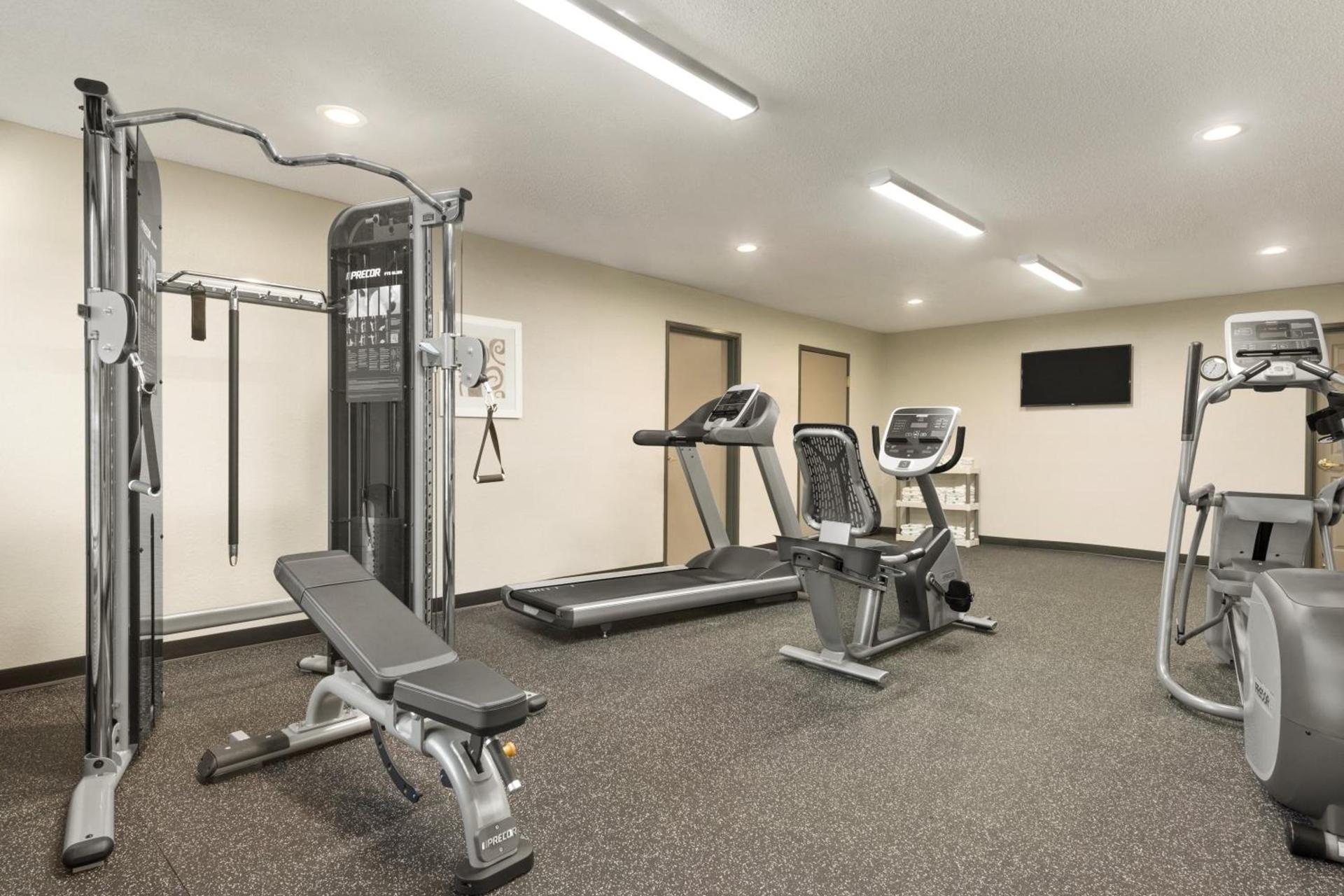 Country Inn & Suites by Radisson, Platteville, WI photo 41