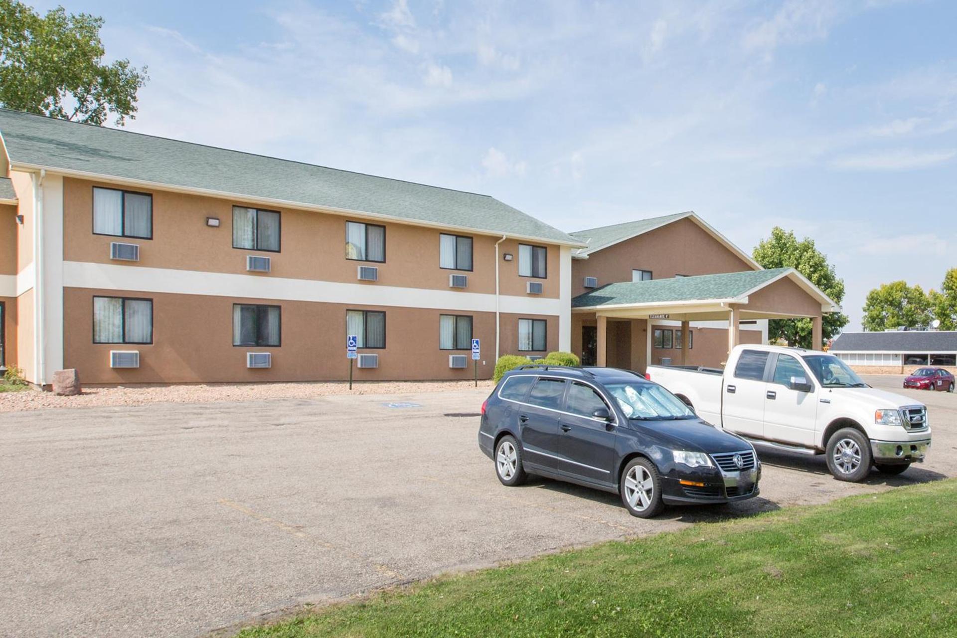 Super 8 by Wyndham Blue Earth photo 46
