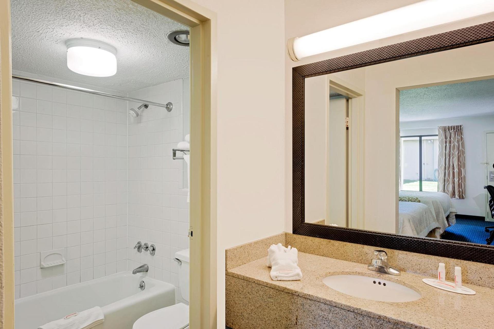 Days Inn by Wyndham Easton photo 30