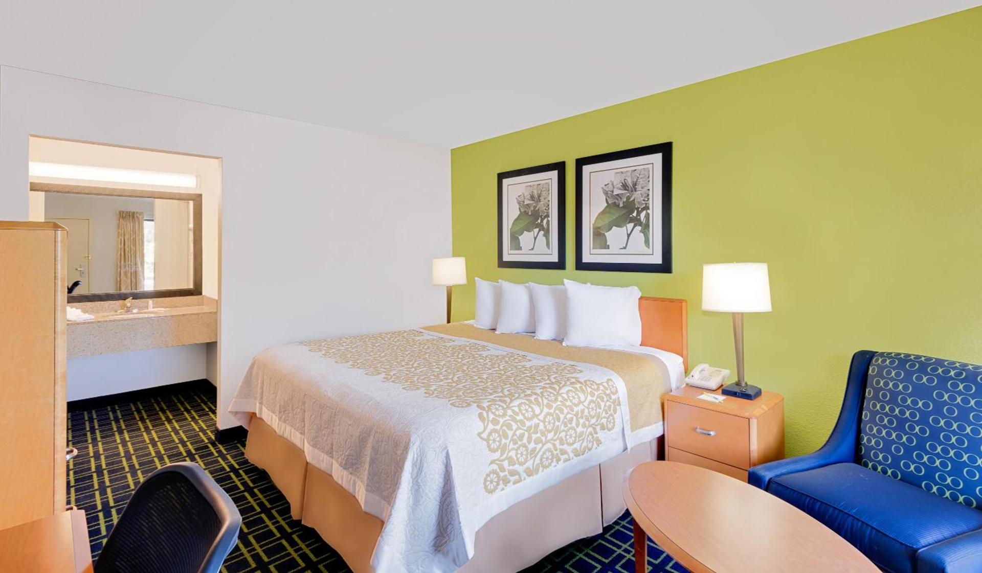 Days Inn by Wyndham Easton photo 31