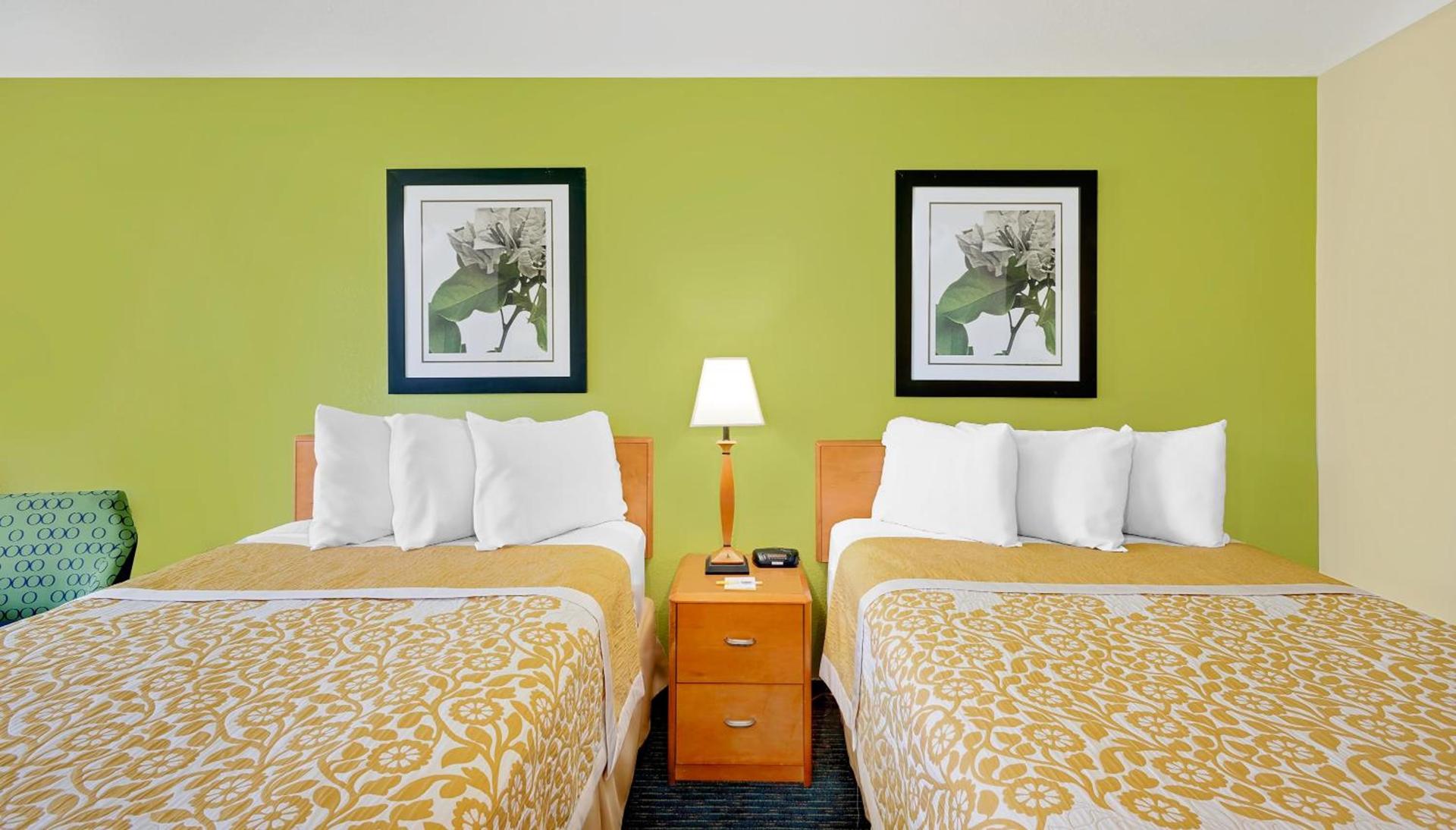 Days Inn by Wyndham Easton photo 27