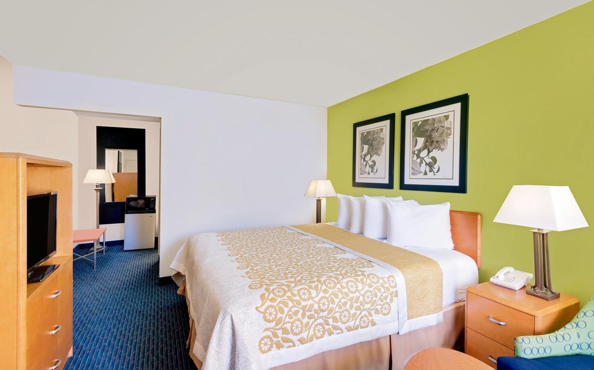Days Inn by Wyndham Easton photo 23