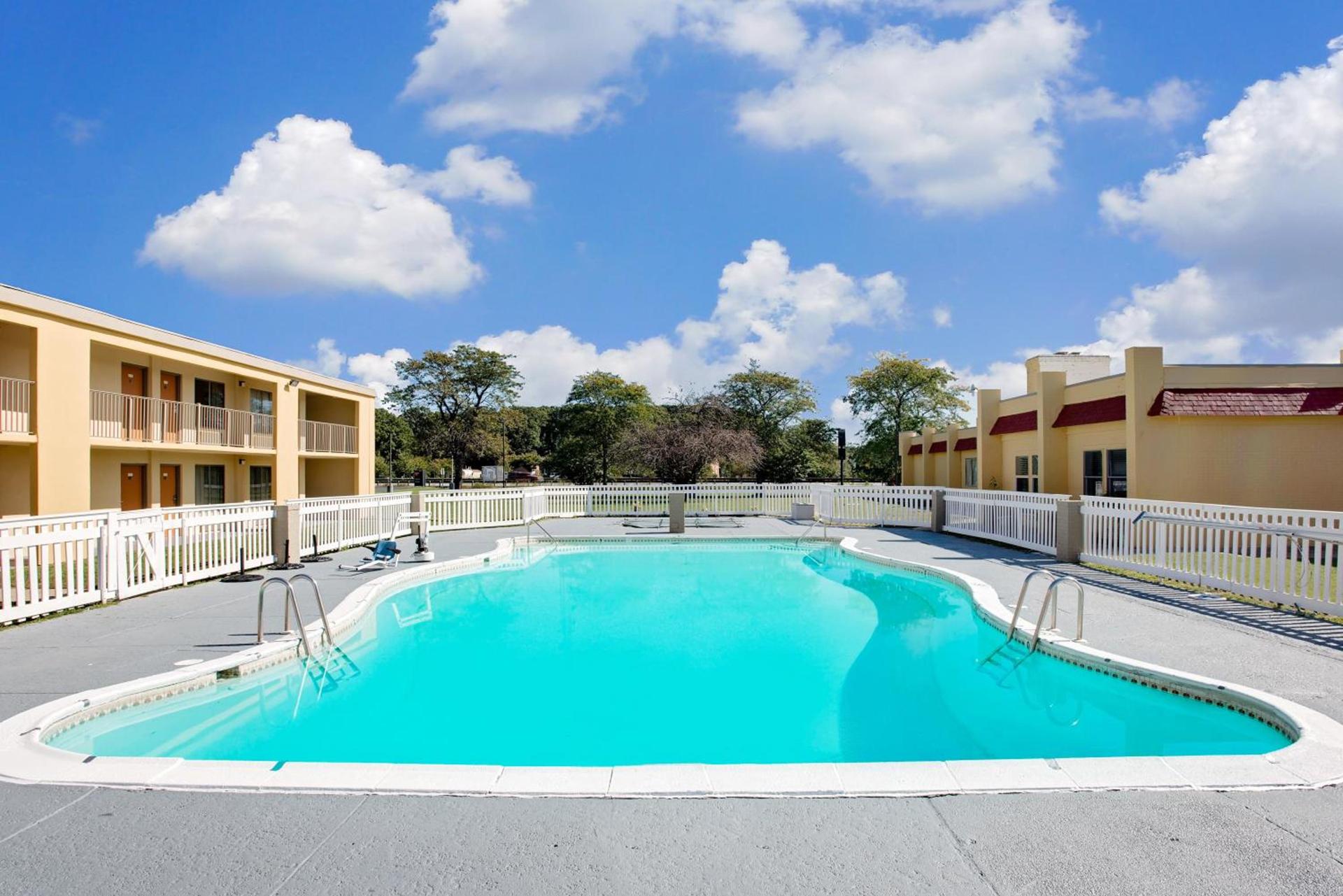 Days Inn by Wyndham Easton photo 21