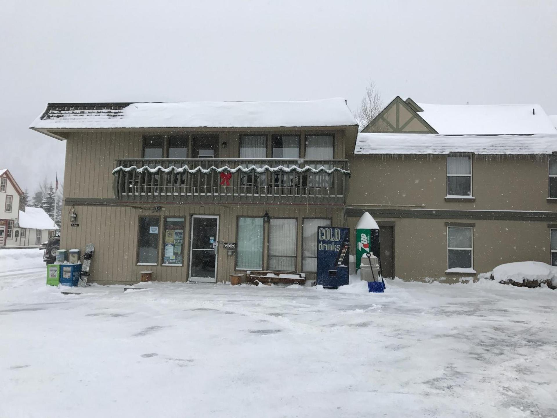 Snowshoe Motel photo 62