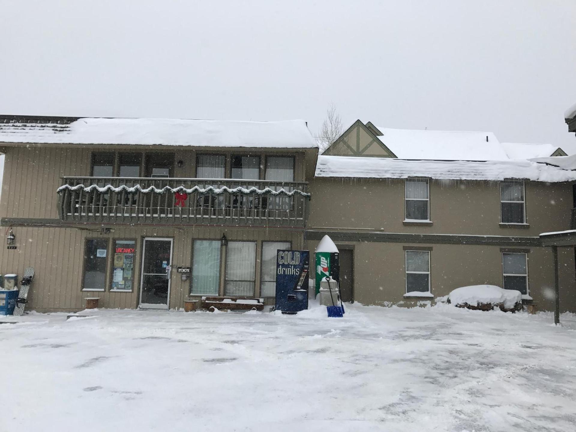 Snowshoe Motel photo 63