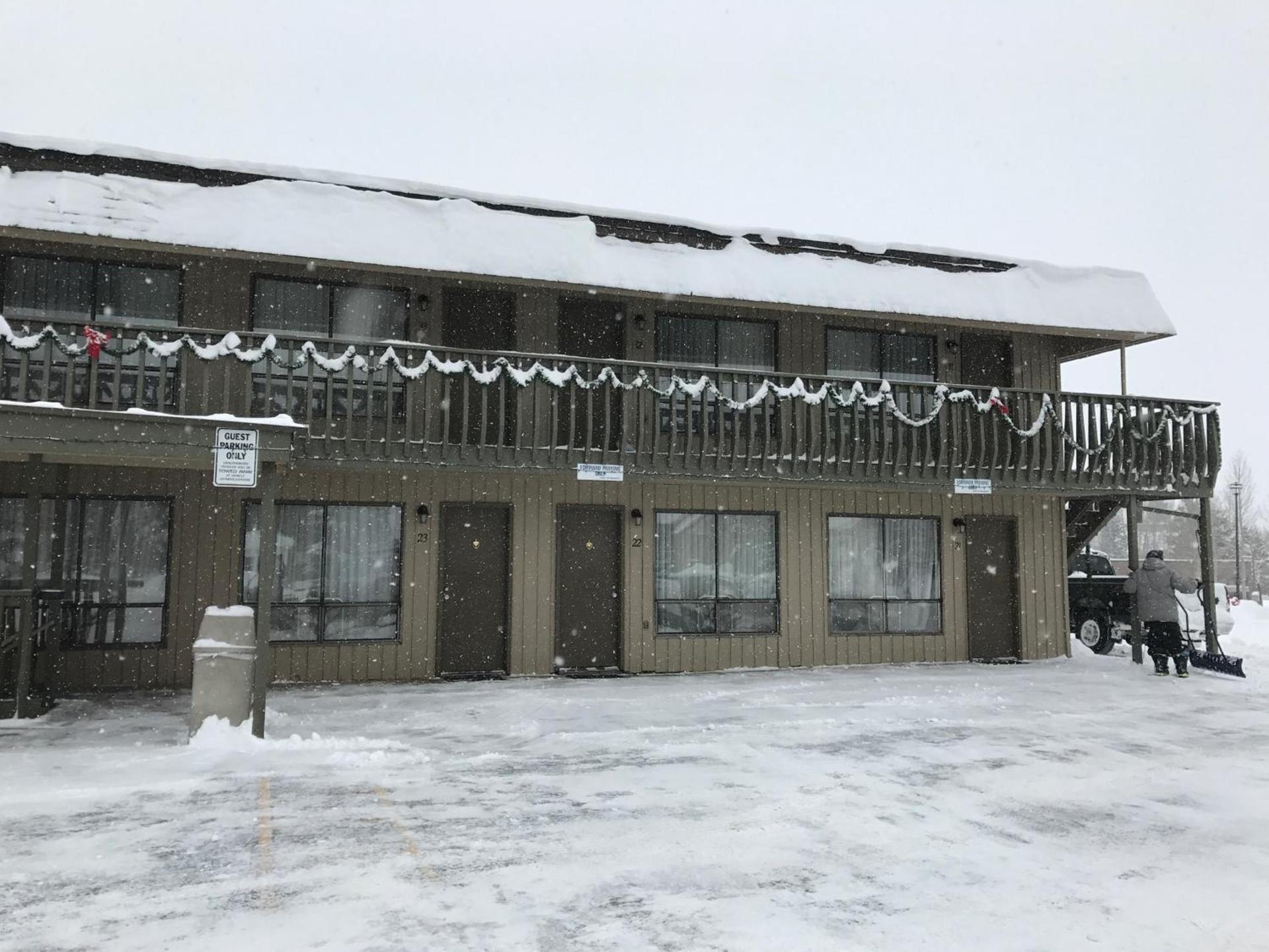 Snowshoe Motel photo 65