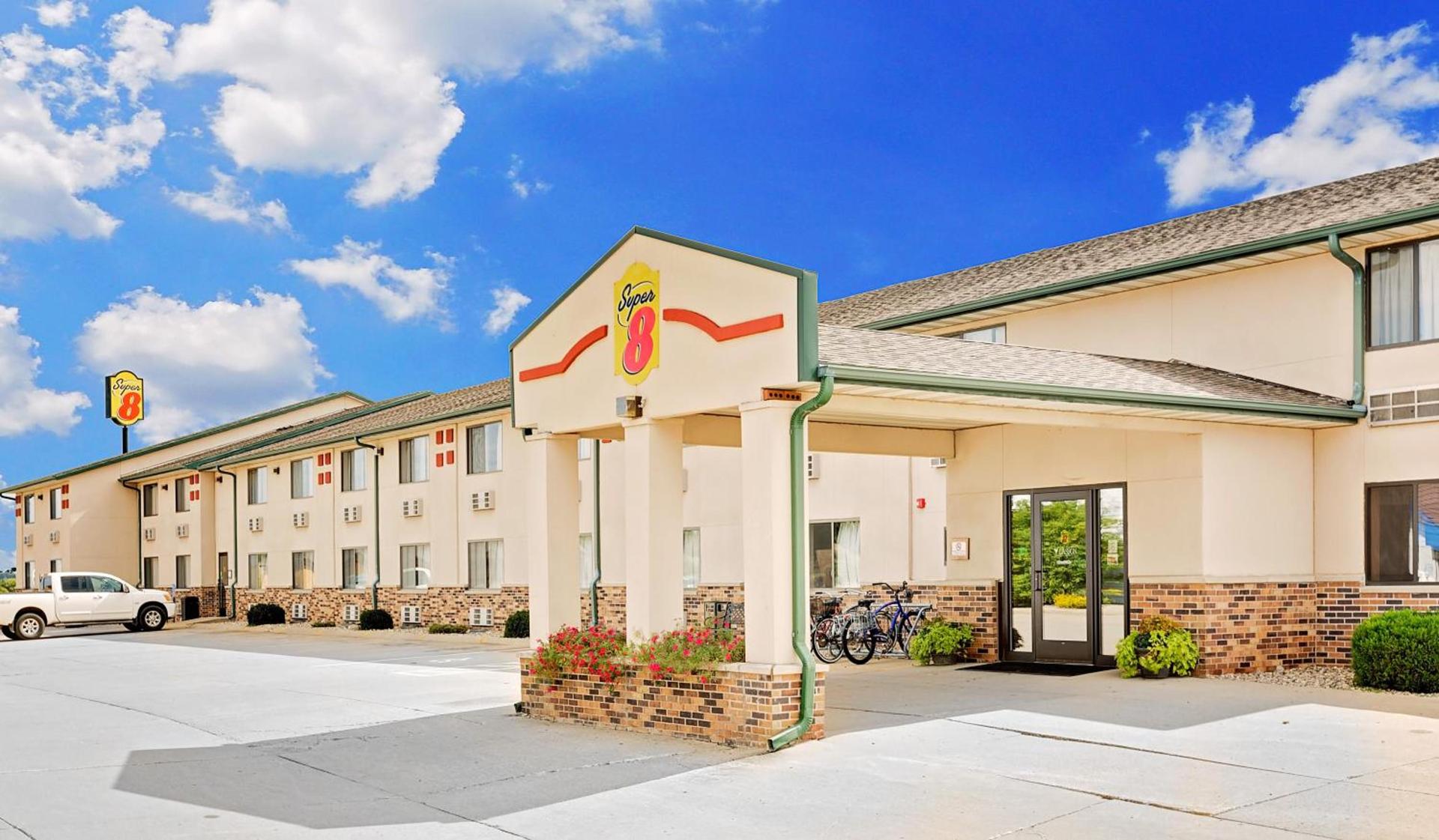 Super 8 by Wyndham St. James photo 26