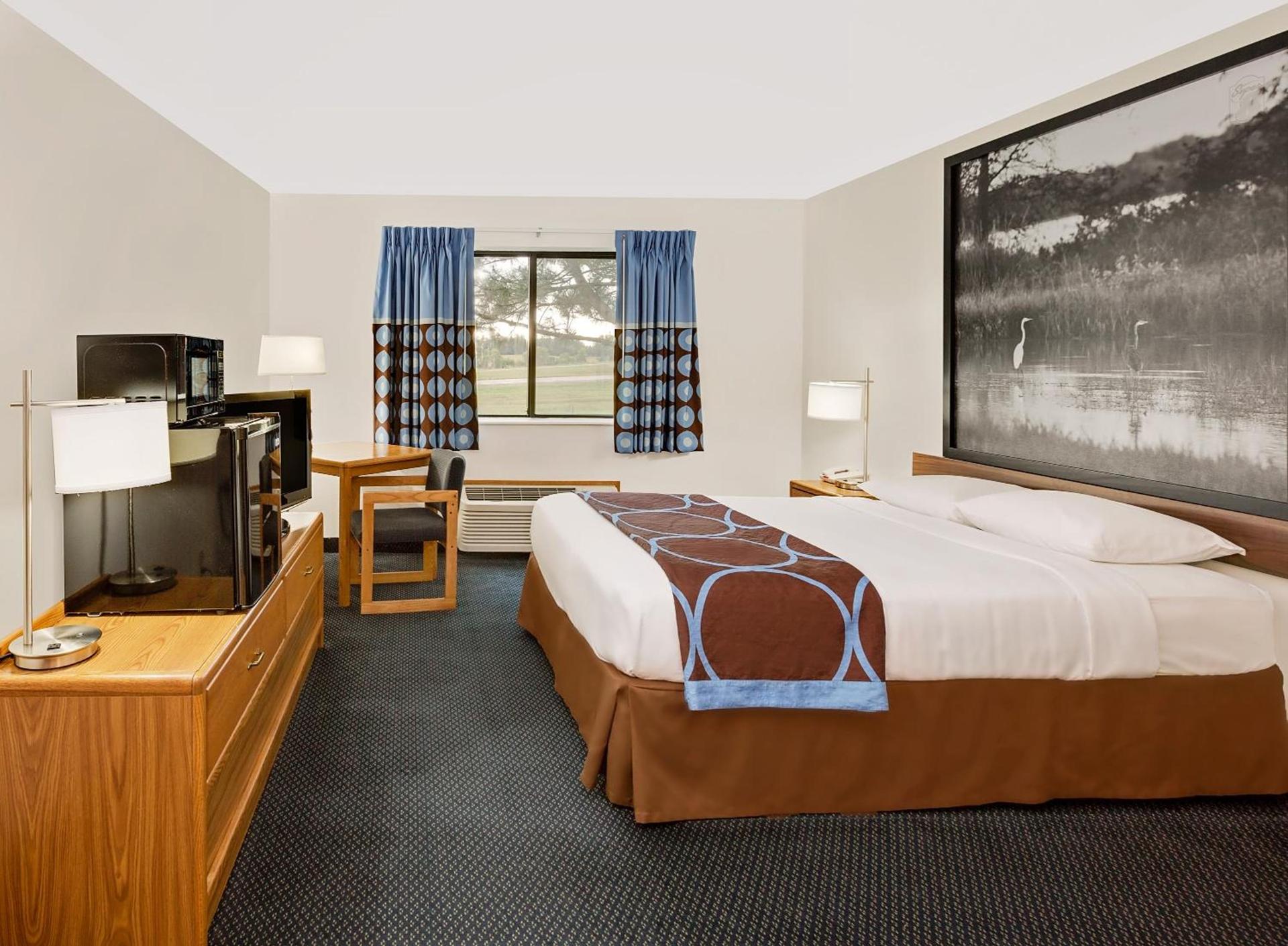 Super 8 by Wyndham St. James photo 6