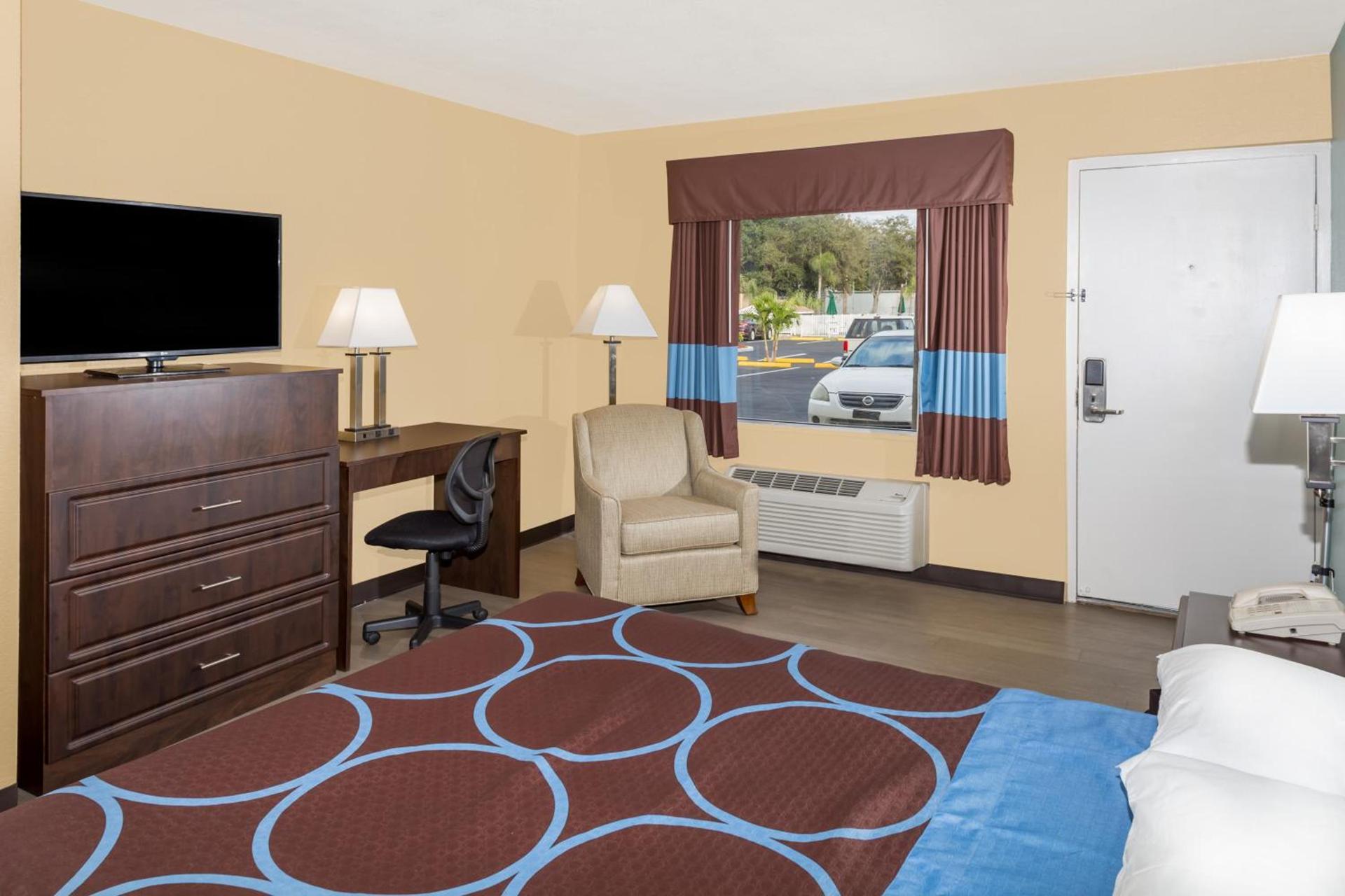 Super 8 by Wyndham Sarasota Near Siesta Key photo 31