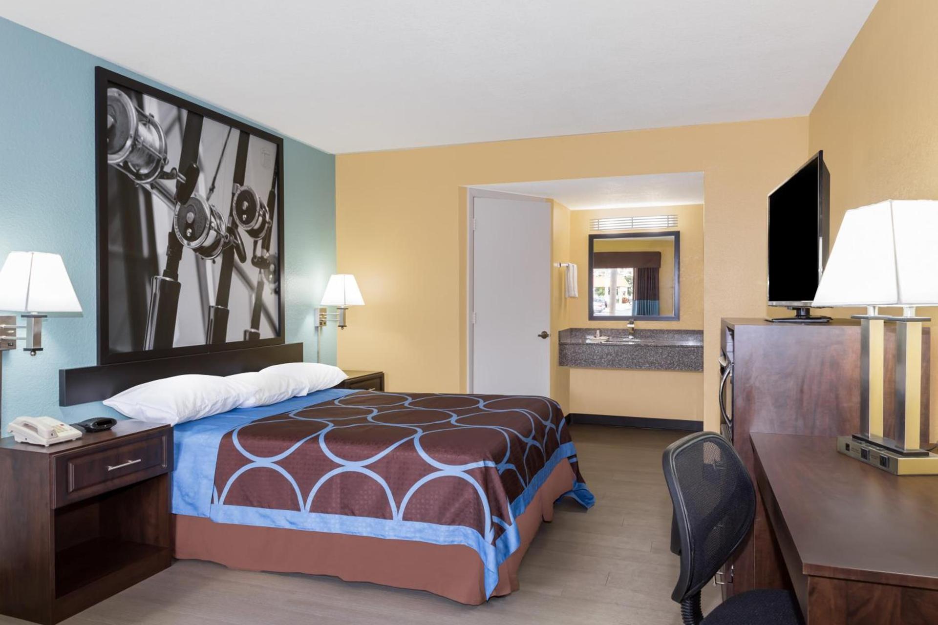 Super 8 by Wyndham Sarasota Near Siesta Key photo 30