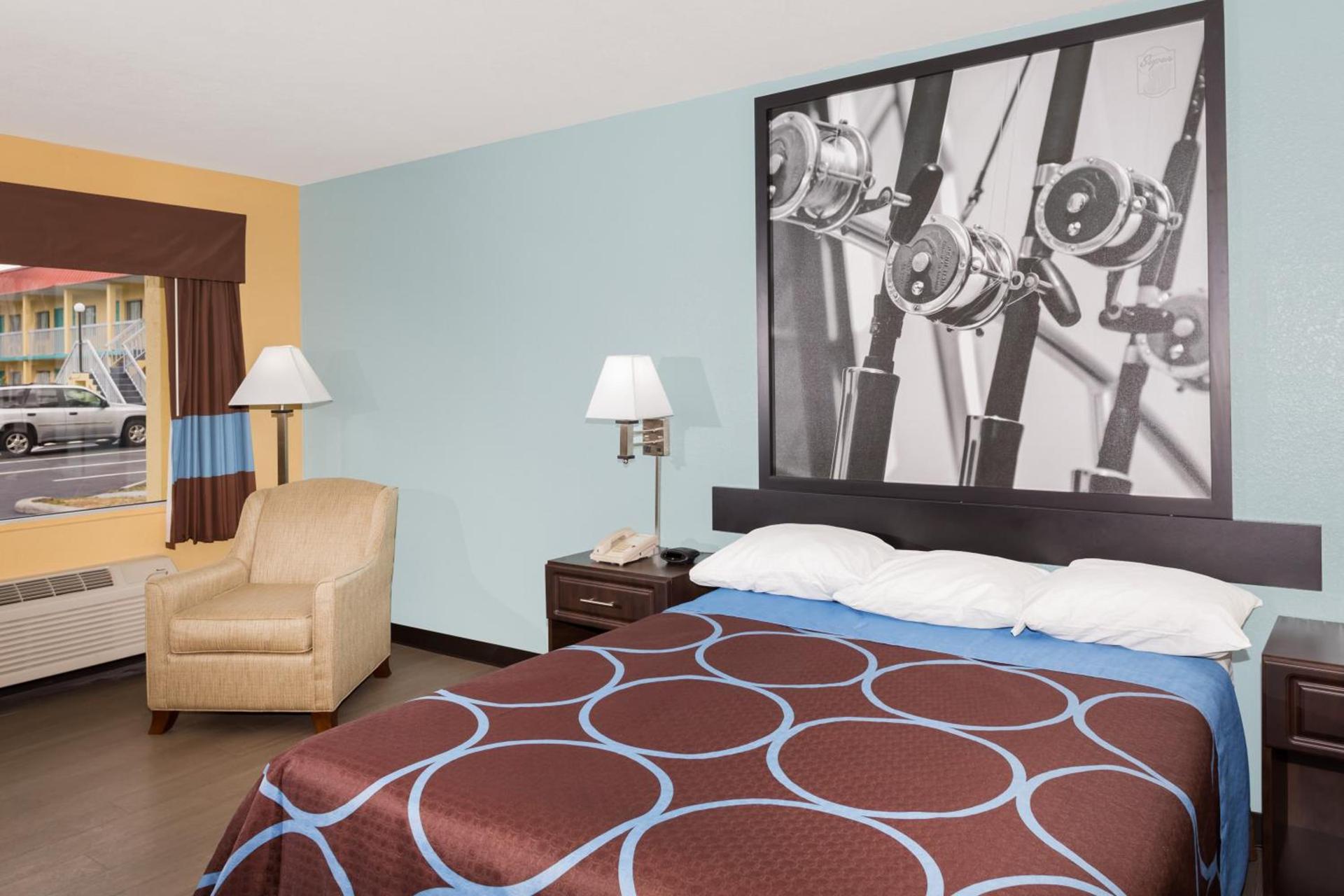 Super 8 by Wyndham Sarasota Near Siesta Key photo 33